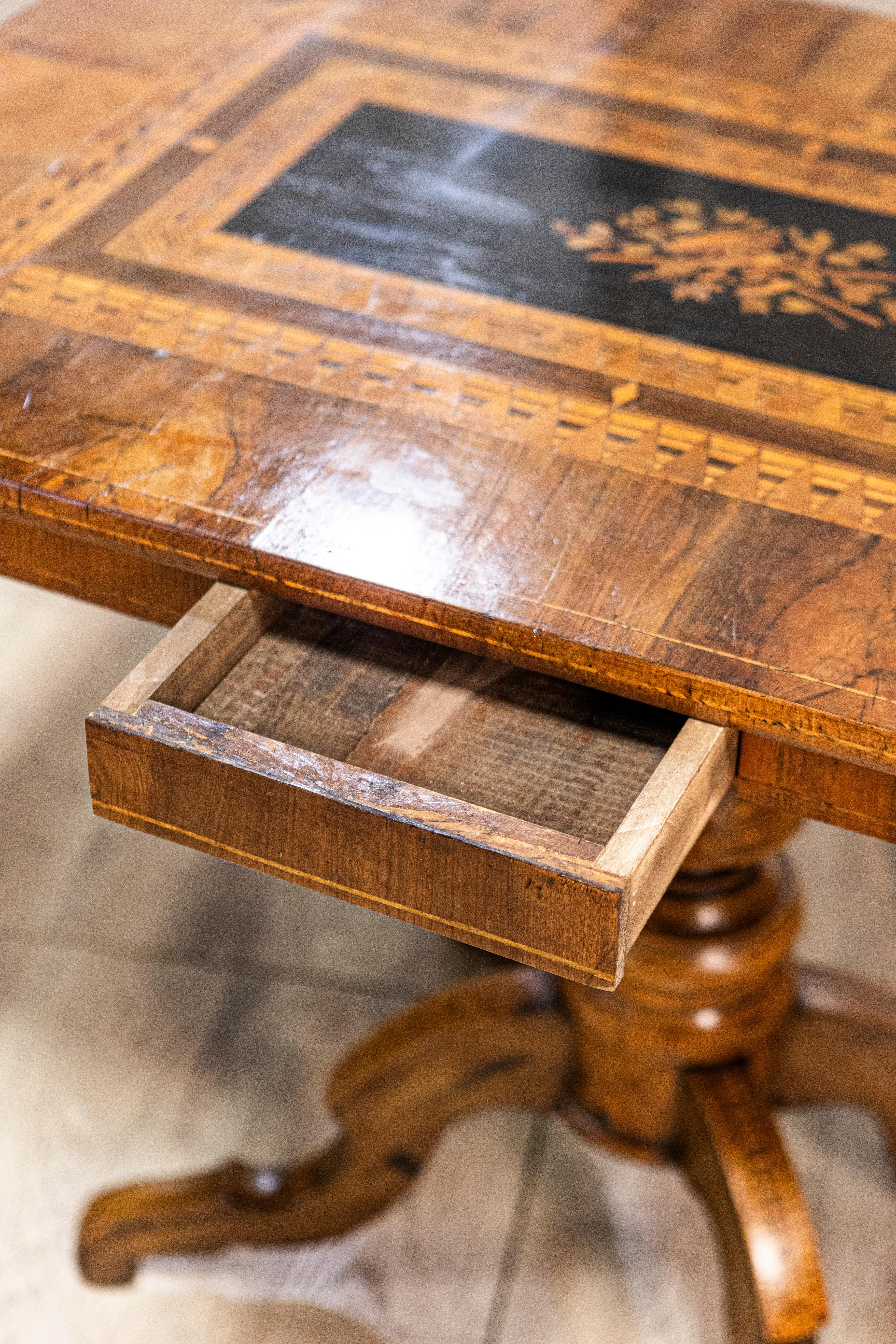 Italian 19th Century Walnut and Mahogany Center Table with Floral Marquetry For Sale 3