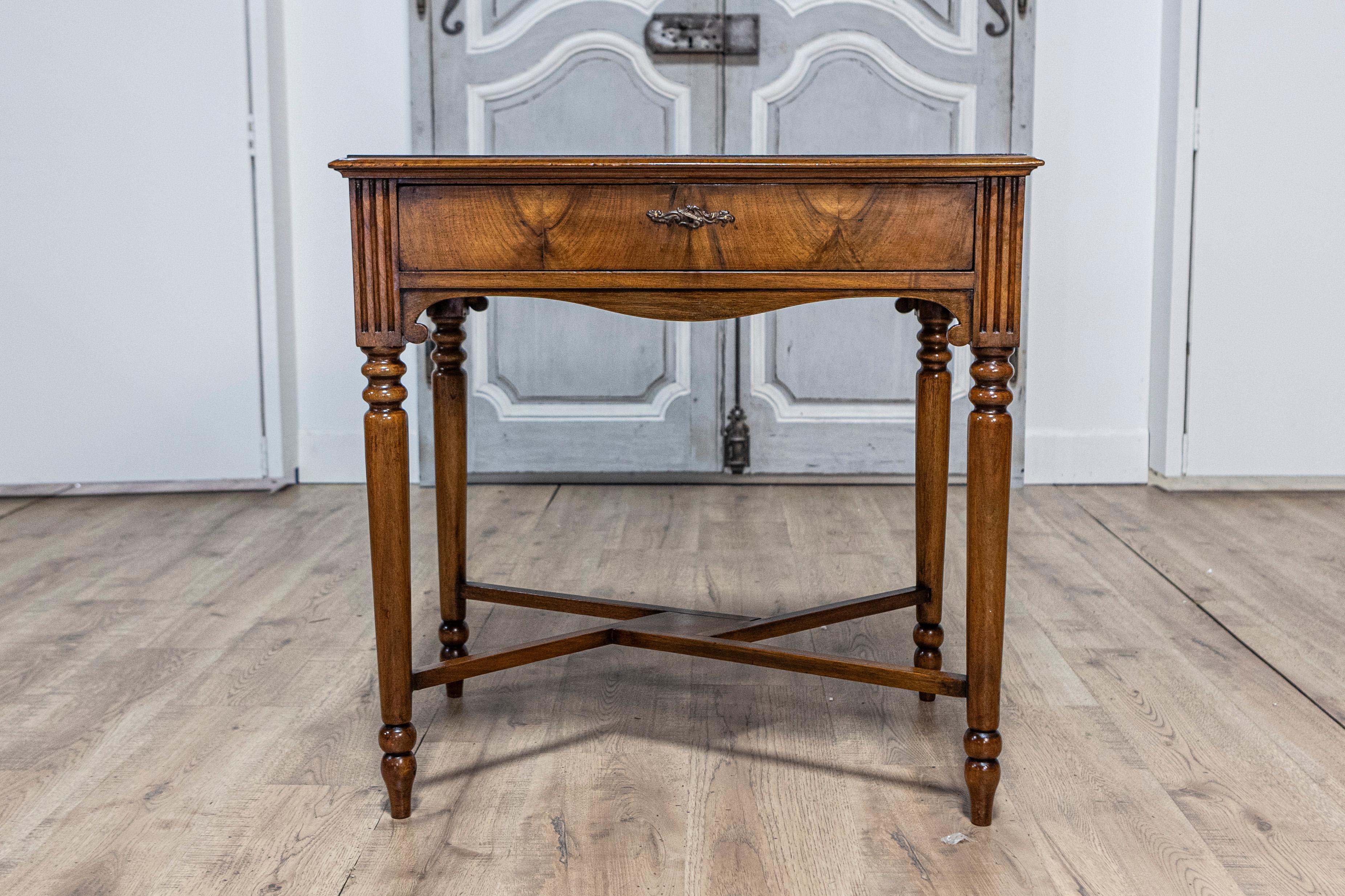 Italian 19th Century Walnut and Mahogany Game Table with Checkerboard Top For Sale 10