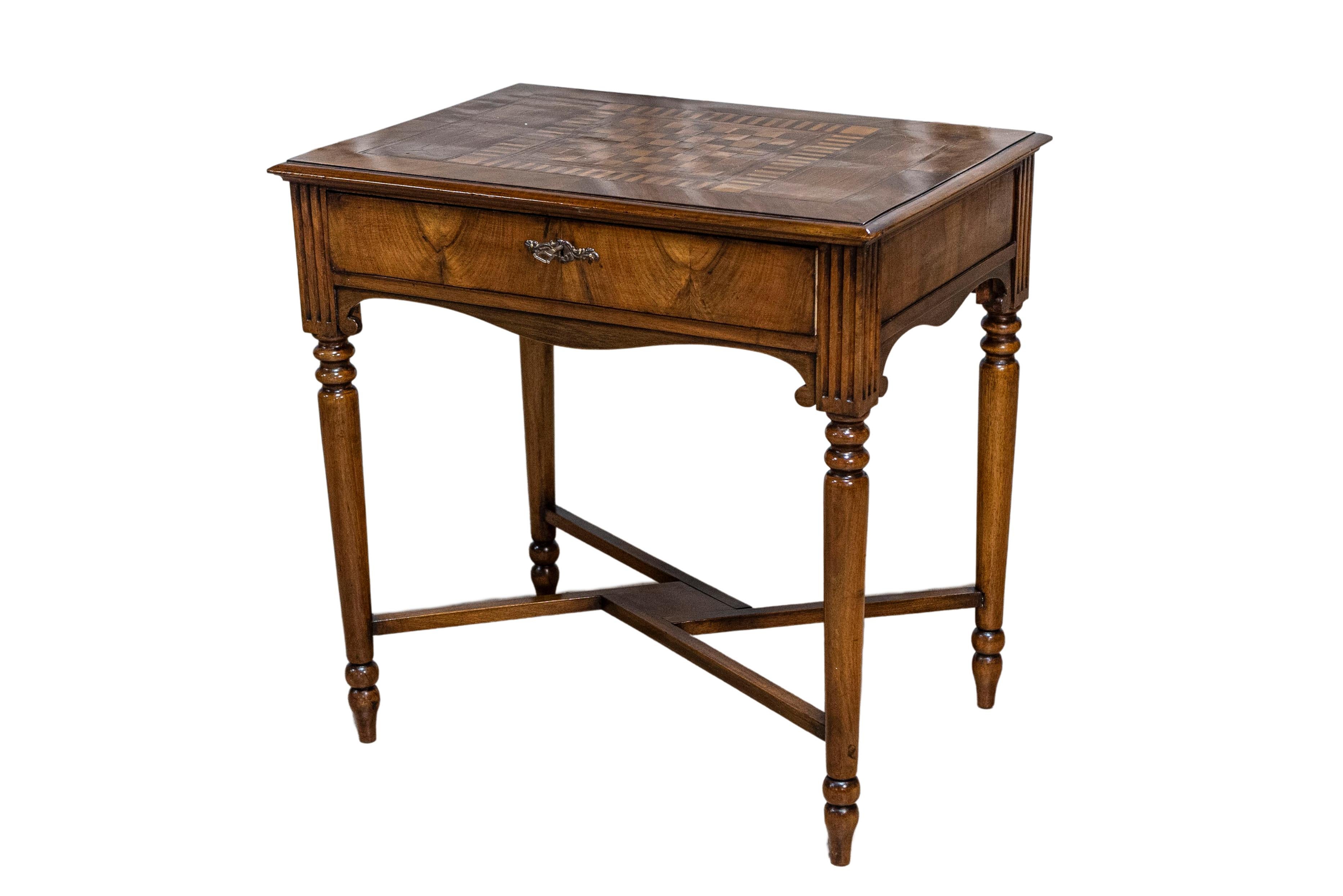 Carved Italian 19th Century Walnut and Mahogany Game Table with Checkerboard Top For Sale