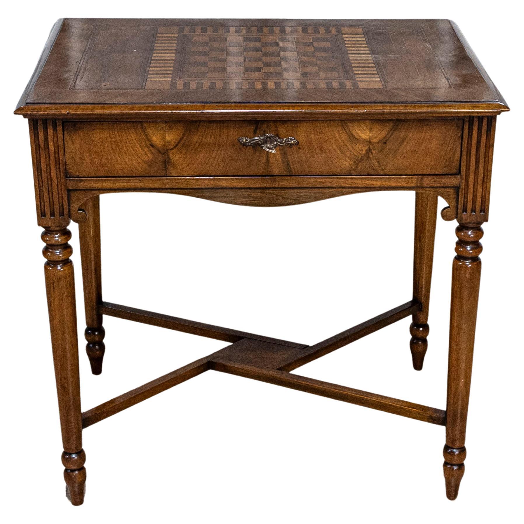 Italian 19th Century Walnut and Mahogany Game Table with Checkerboard Top For Sale