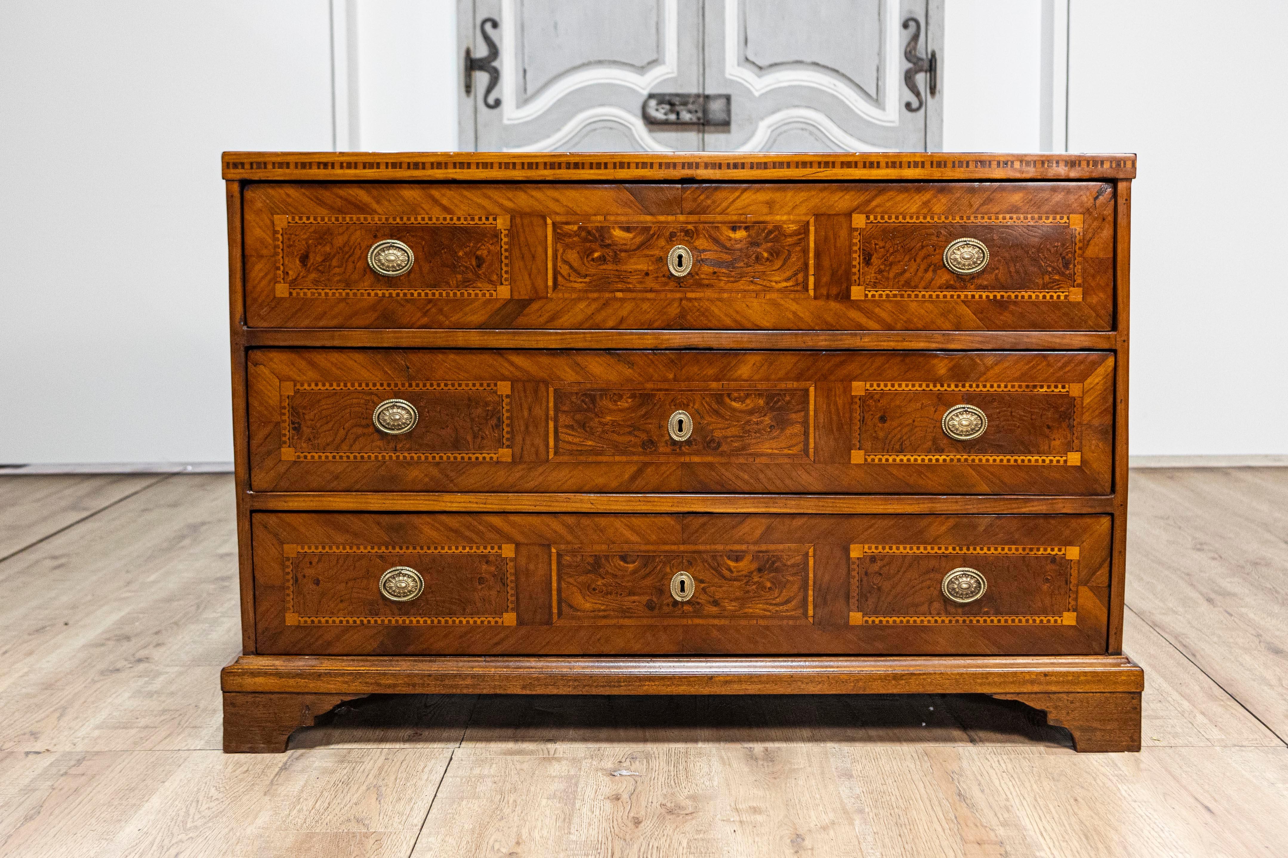 Italian 19th Century Walnut and Mahogany Three-Drawer Commode with Inlay In Good Condition For Sale In Atlanta, GA