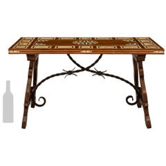 Table basse italienne du XIXe siècle en noyer, os et ébène