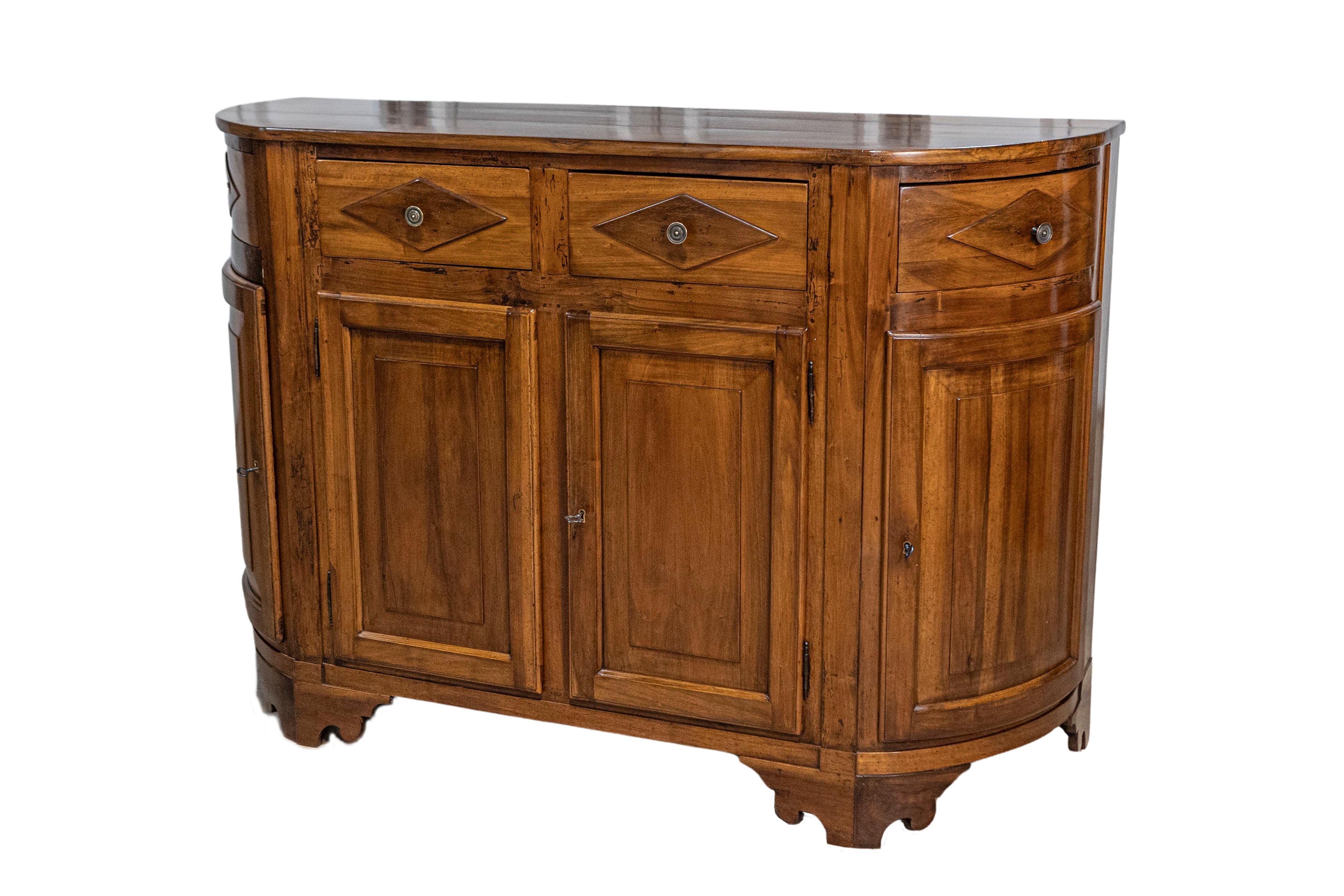 Carved Italian 19th Century Walnut Credenza with Diamond Motifs and Rounded Sides For Sale