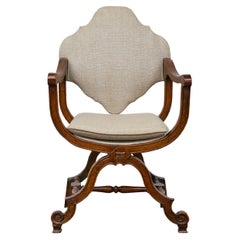 Fauteuil italien du 19ème siècle en noyer, tapissé de curules, avec base sculptée en forme de X