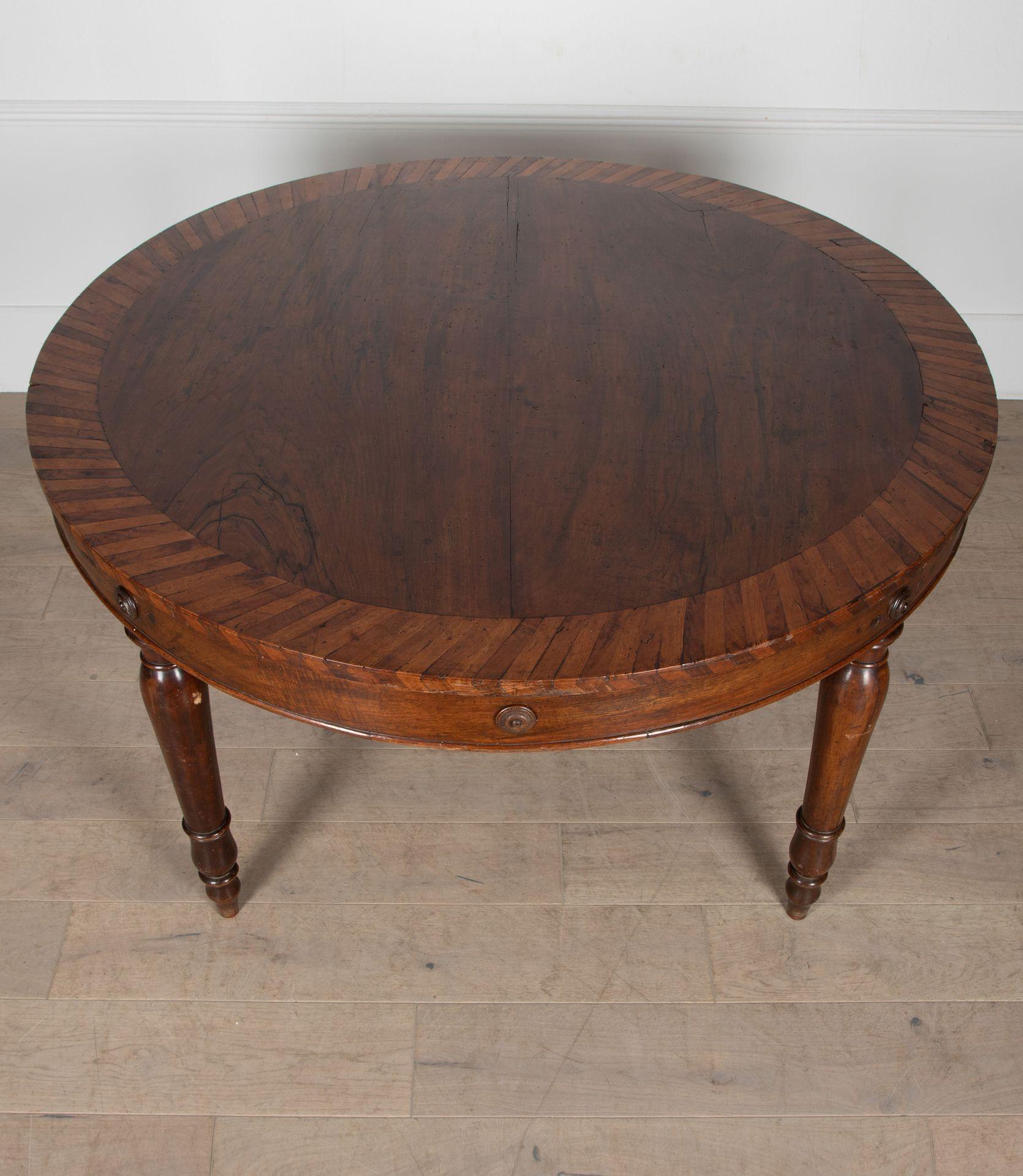 Noyer Table de salle à manger italienne du 19ème siècle en vente