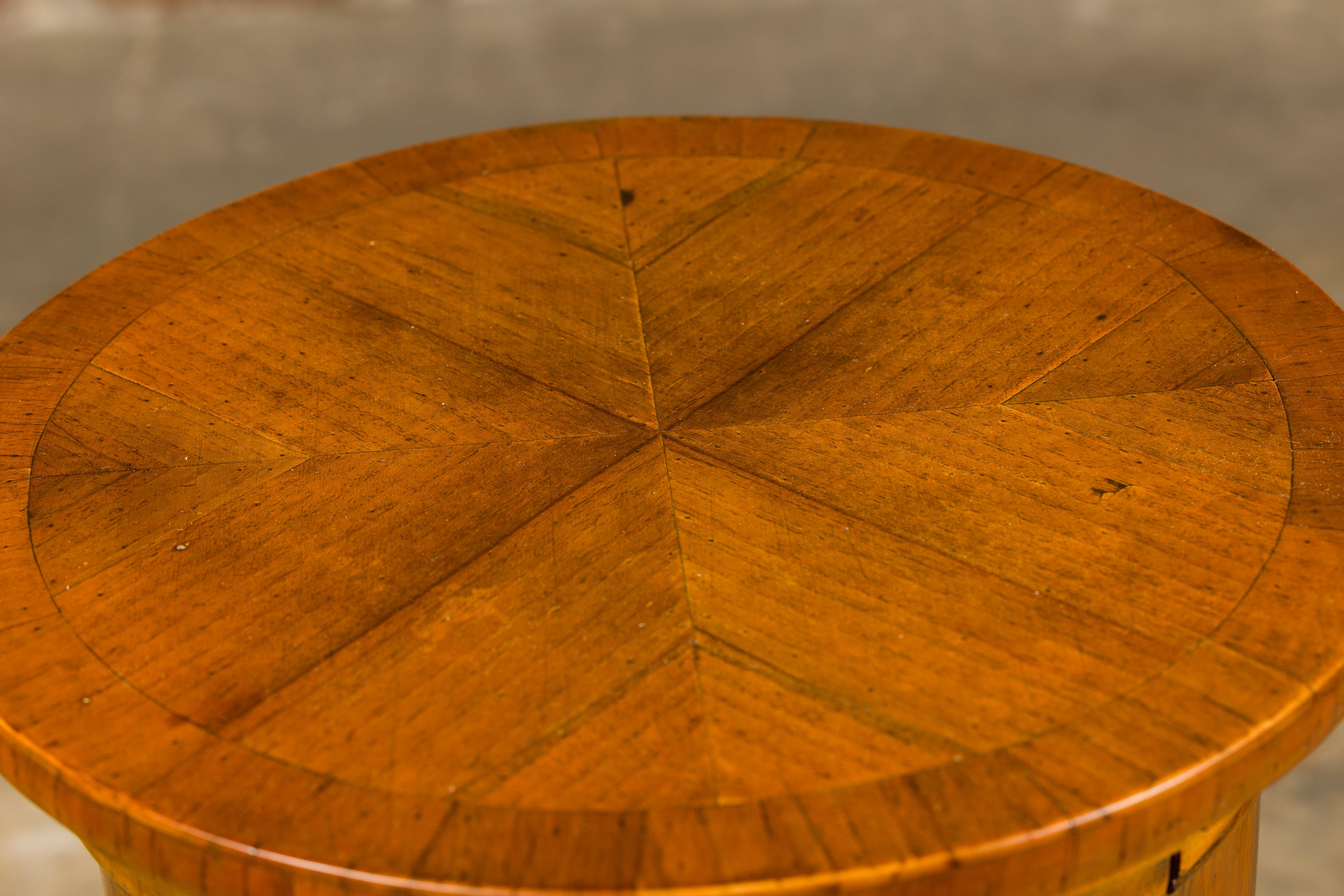 Italian 19th Century Walnut Drum Table with Single Door and Bookmatched Top For Sale 6