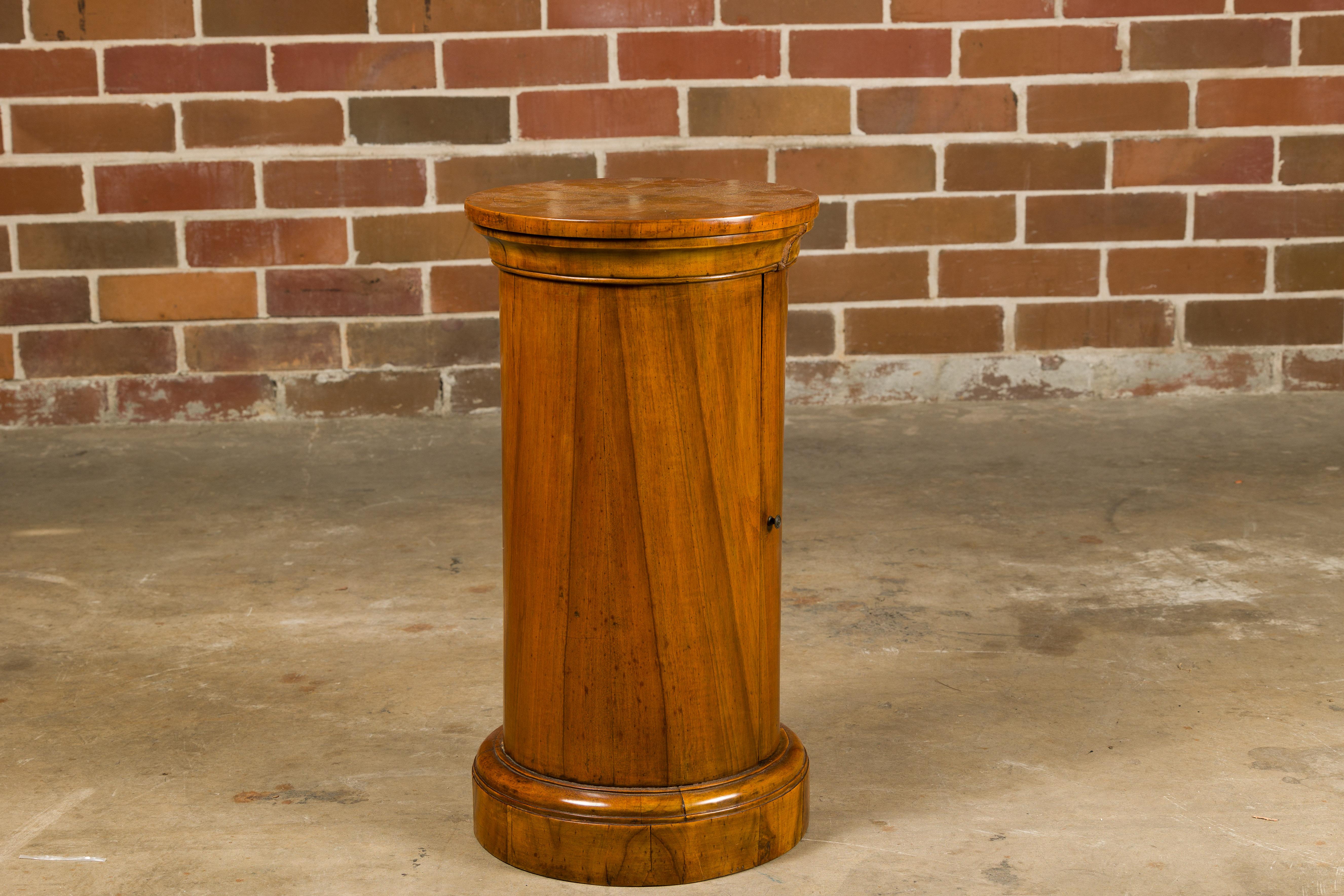 Italian 19th Century Walnut Drum Table with Single Door and Bookmatched Top In Fair Condition For Sale In Atlanta, GA