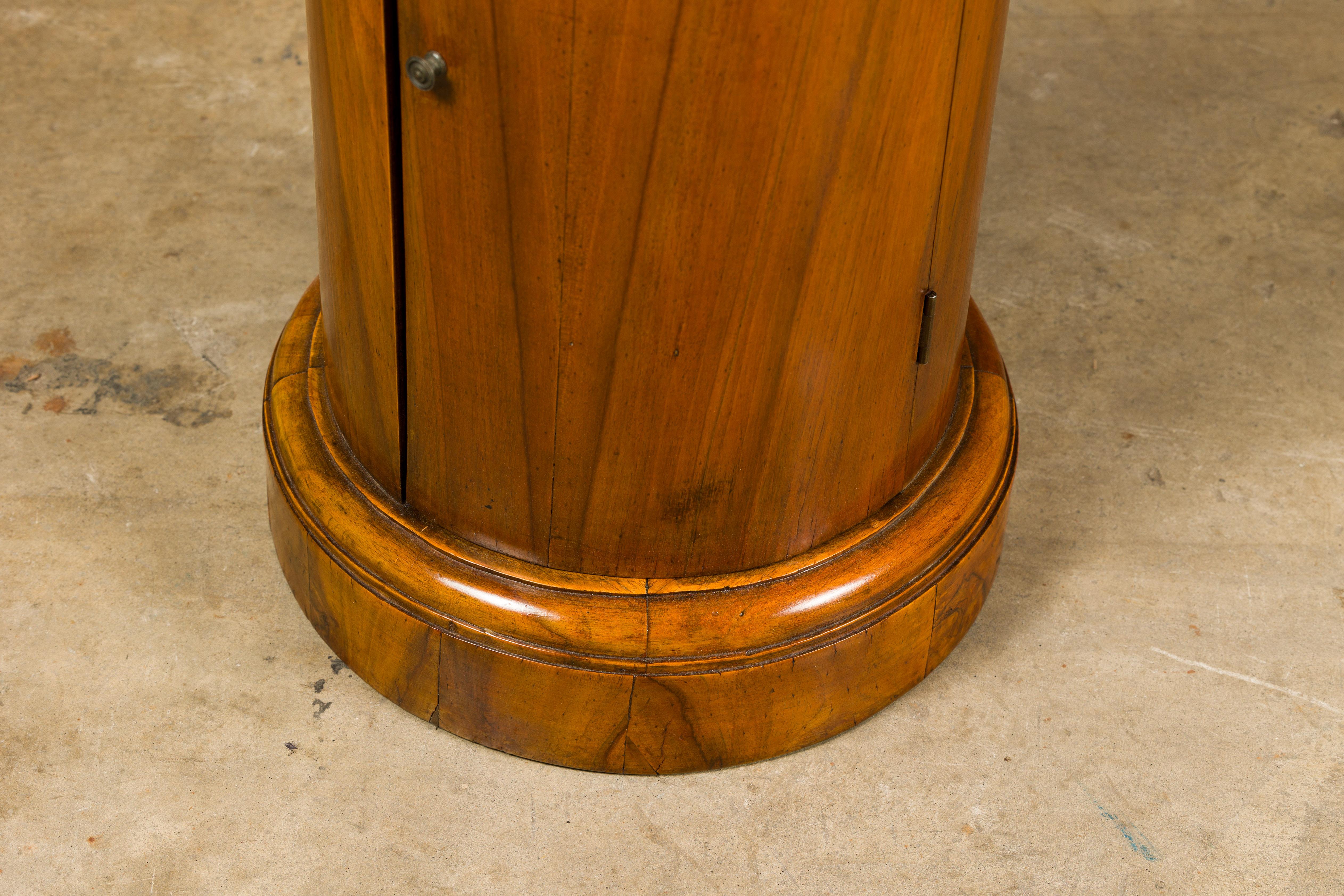 Italian 19th Century Walnut Drum Table with Single Door and Bookmatched Top For Sale 5