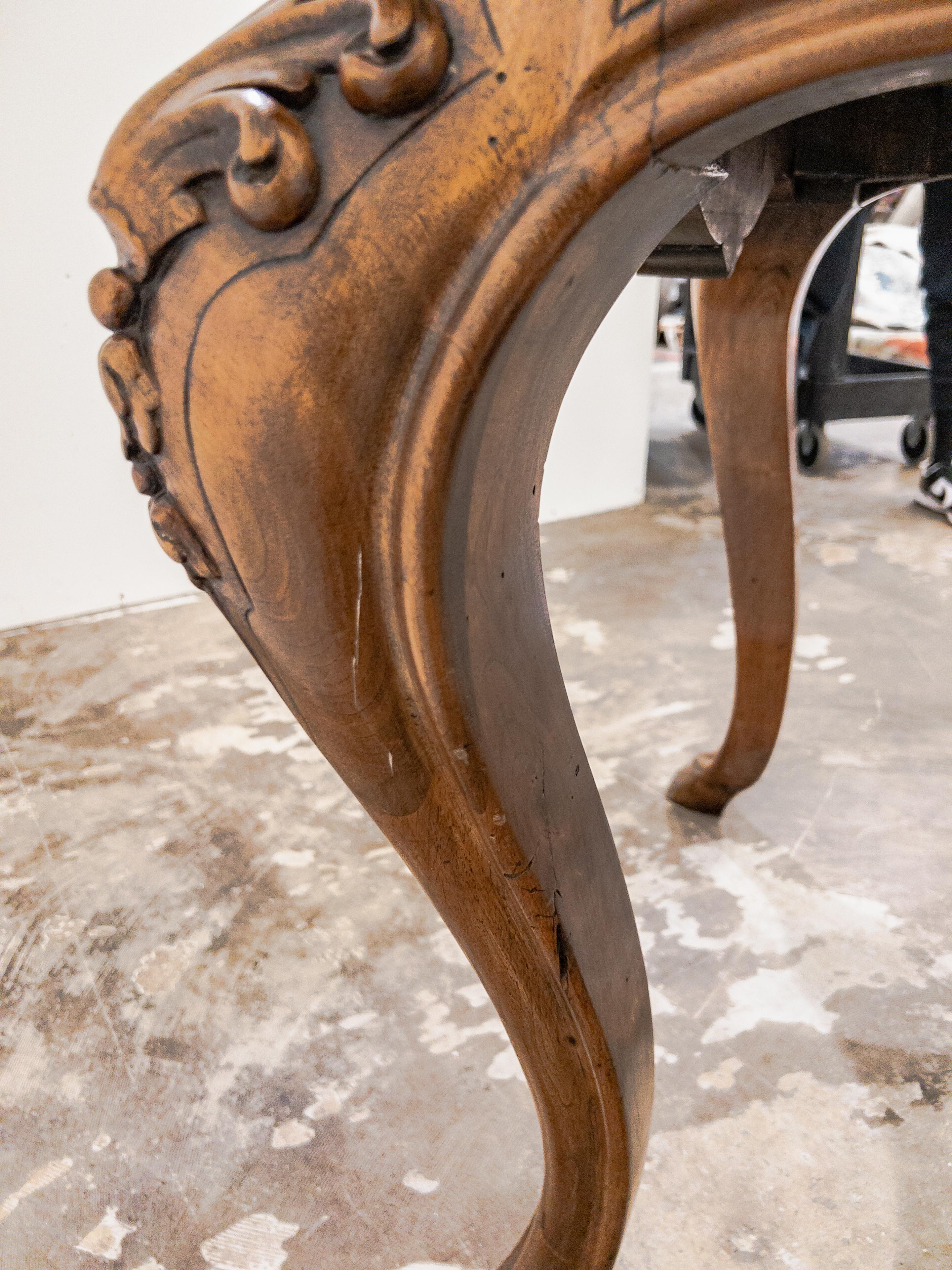 Italian 19th Century Walnut Louis XV Style Hoof Leg Table For Sale 14