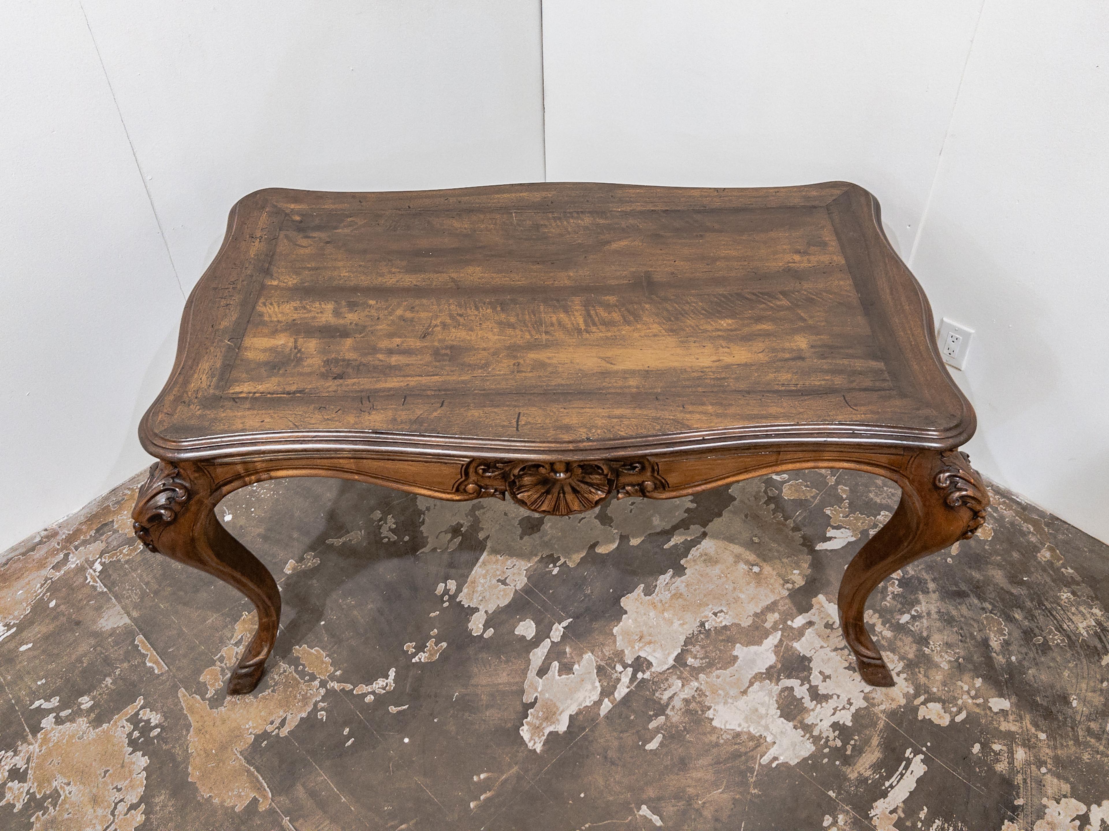 Carved Italian 19th Century Walnut Louis XV Style Hoof Leg Table For Sale