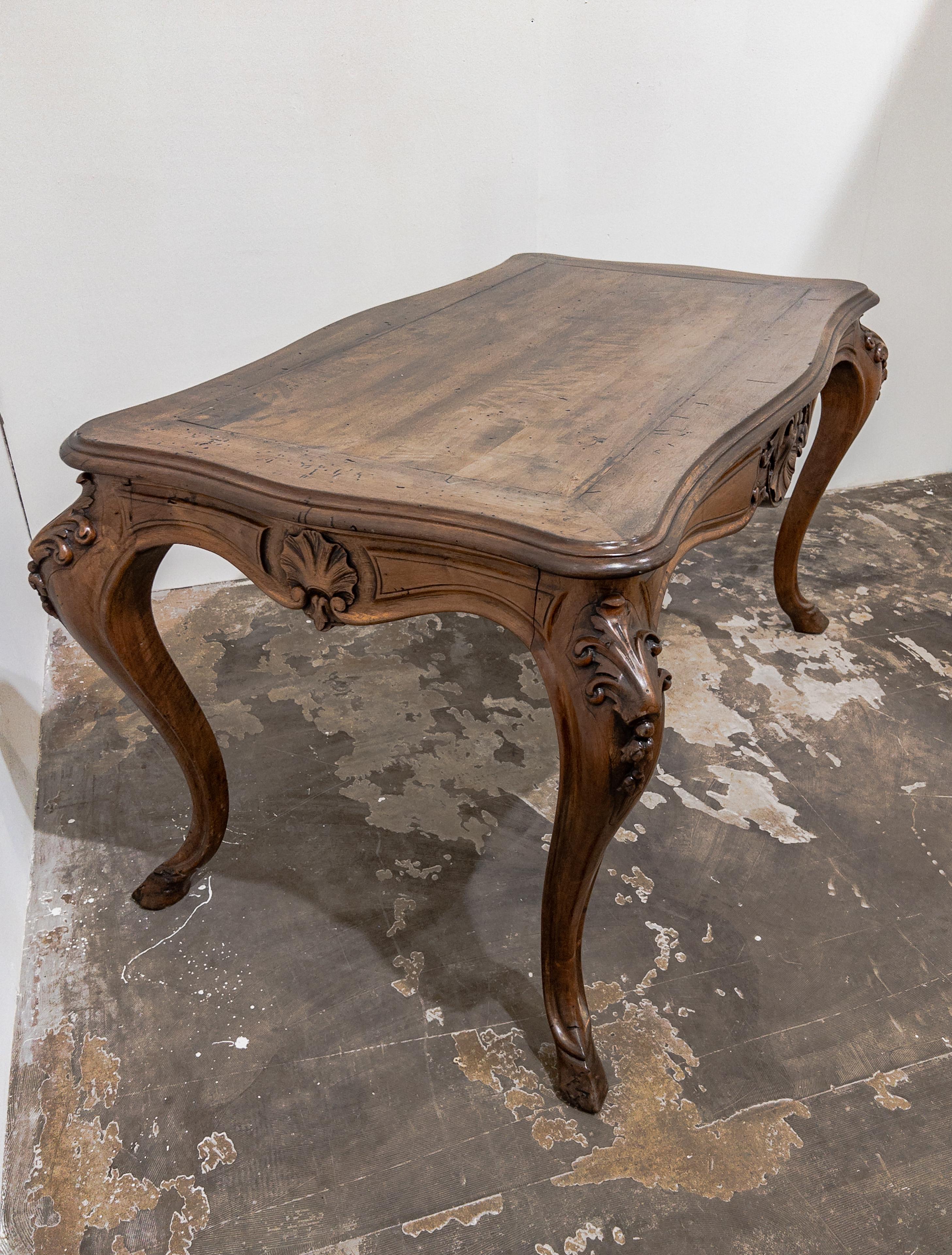 Wood Italian 19th Century Walnut Louis XV Style Hoof Leg Table For Sale