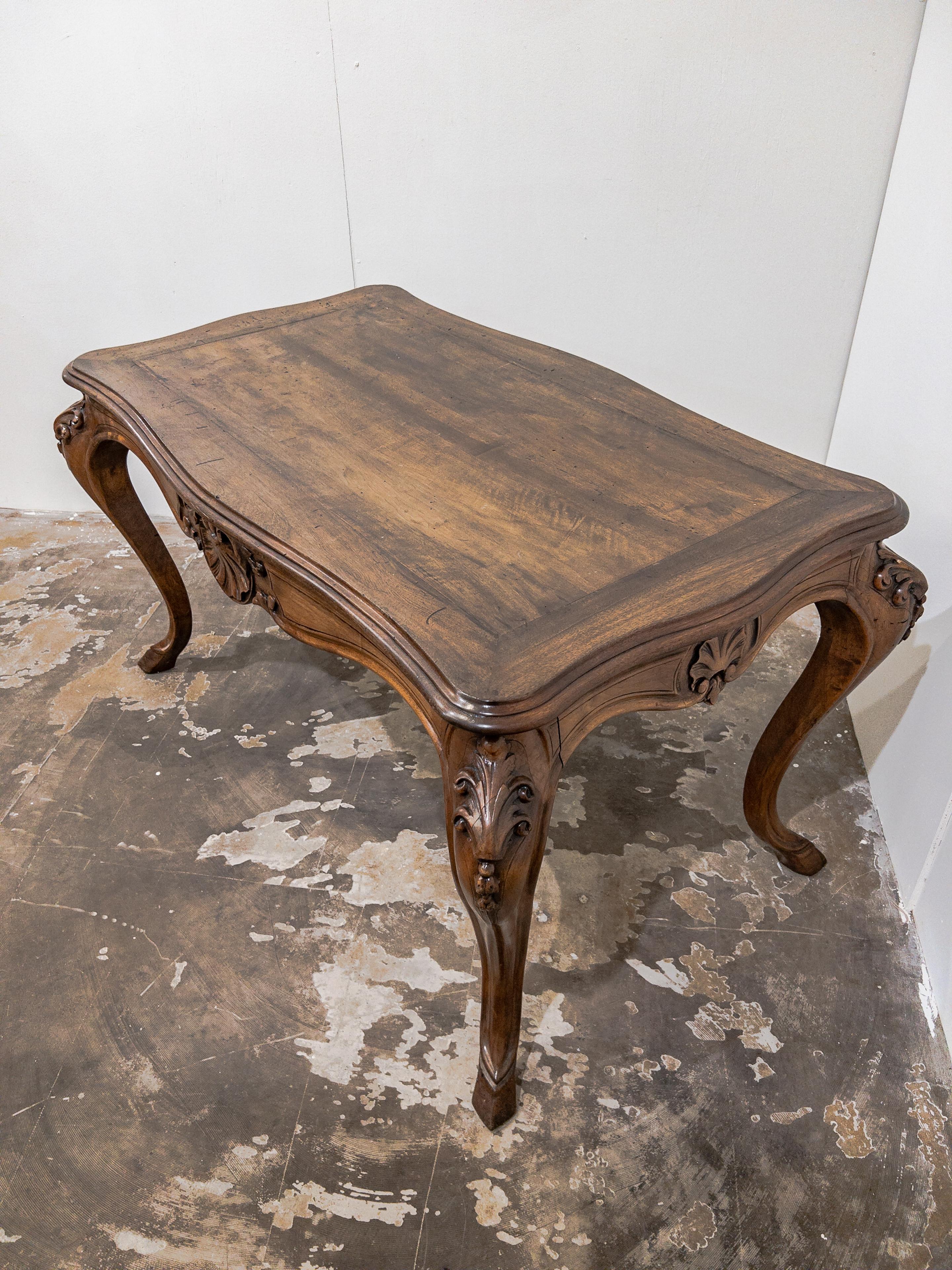 Italian 19th Century Walnut Louis XV Style Hoof Leg Table For Sale 1