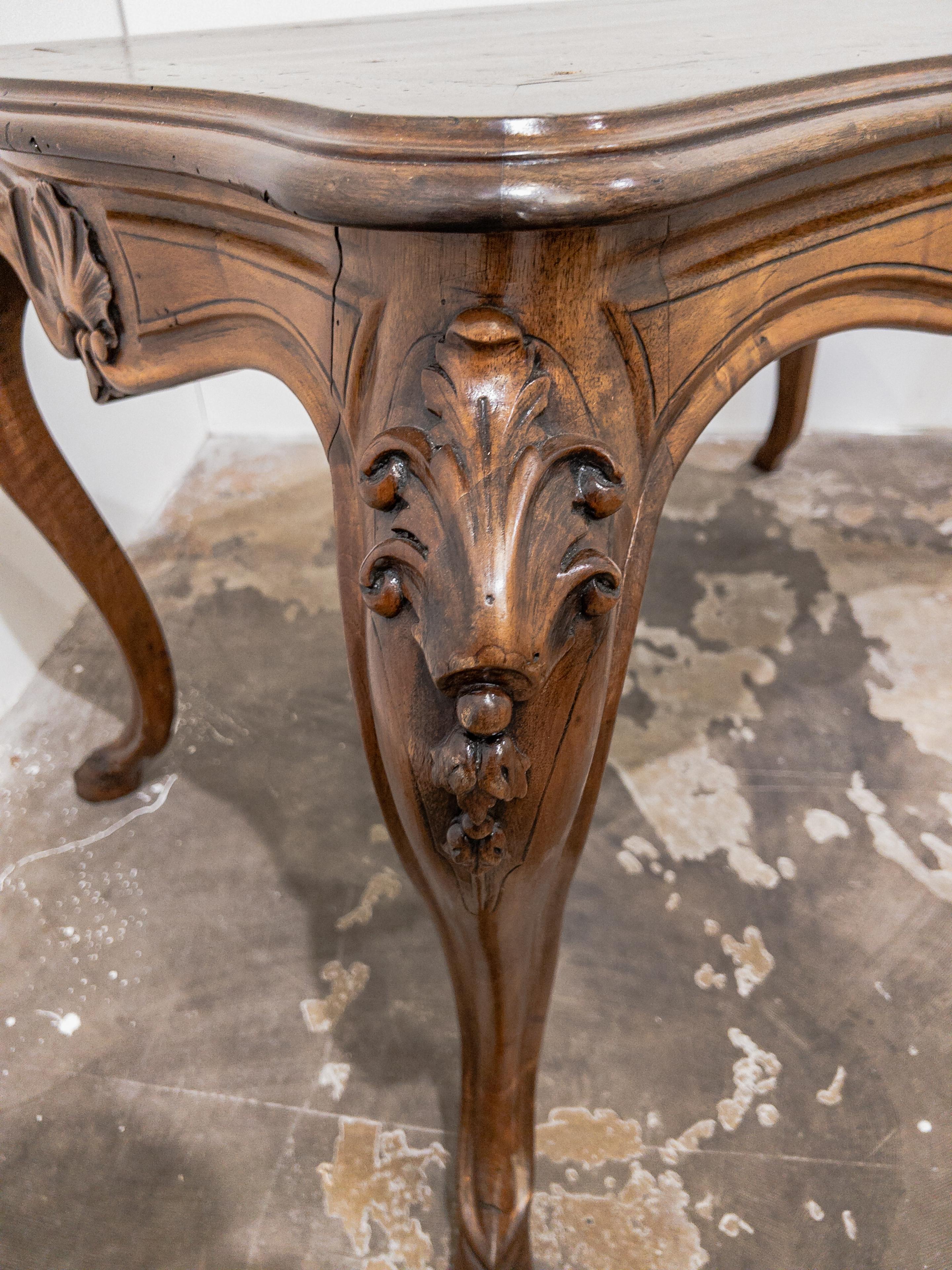 Italian 19th Century Walnut Louis XV Style Hoof Leg Table For Sale 2