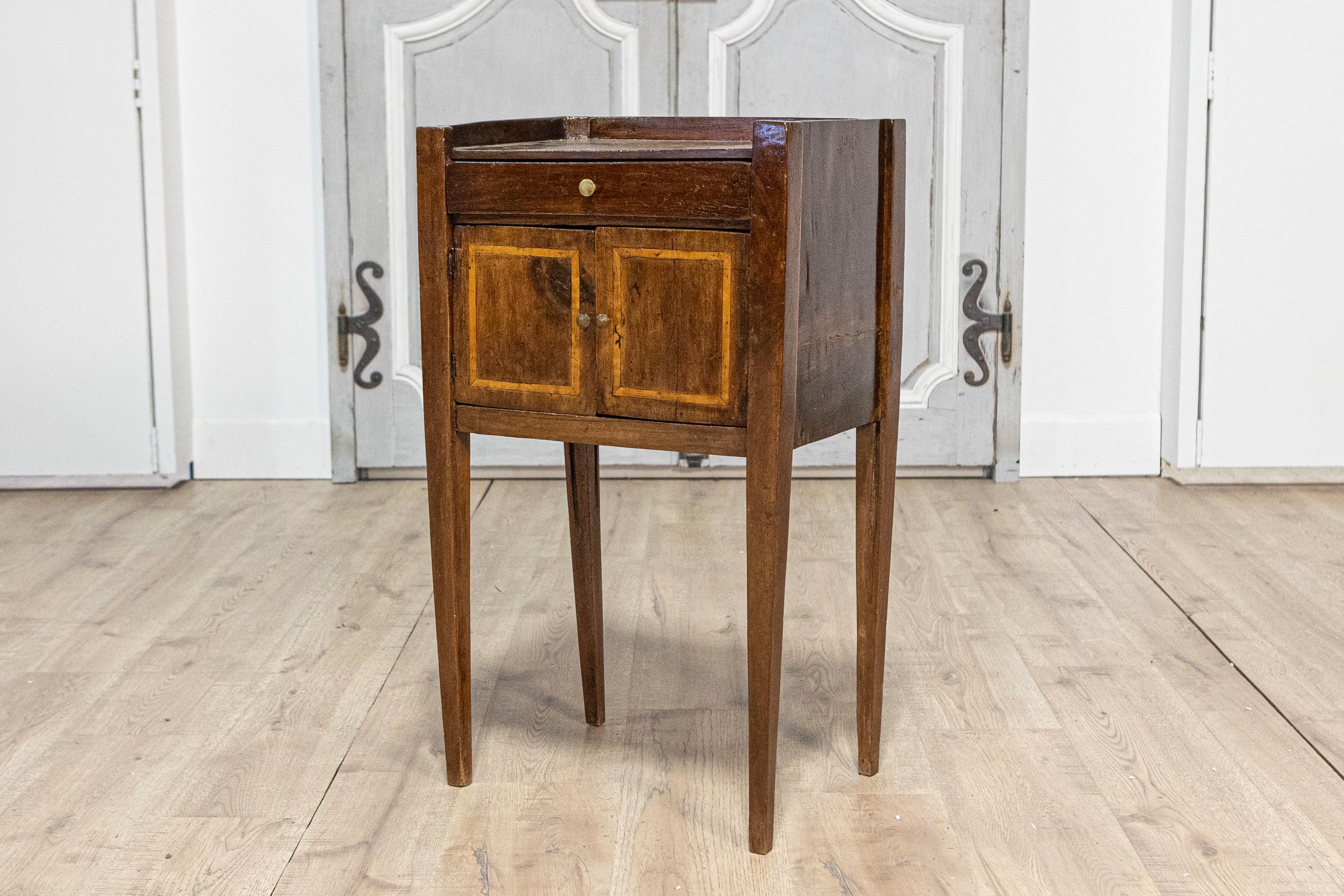 Italian 19th Century Walnut Nightstand Table with Ash Inlaid Banding For Sale 1
