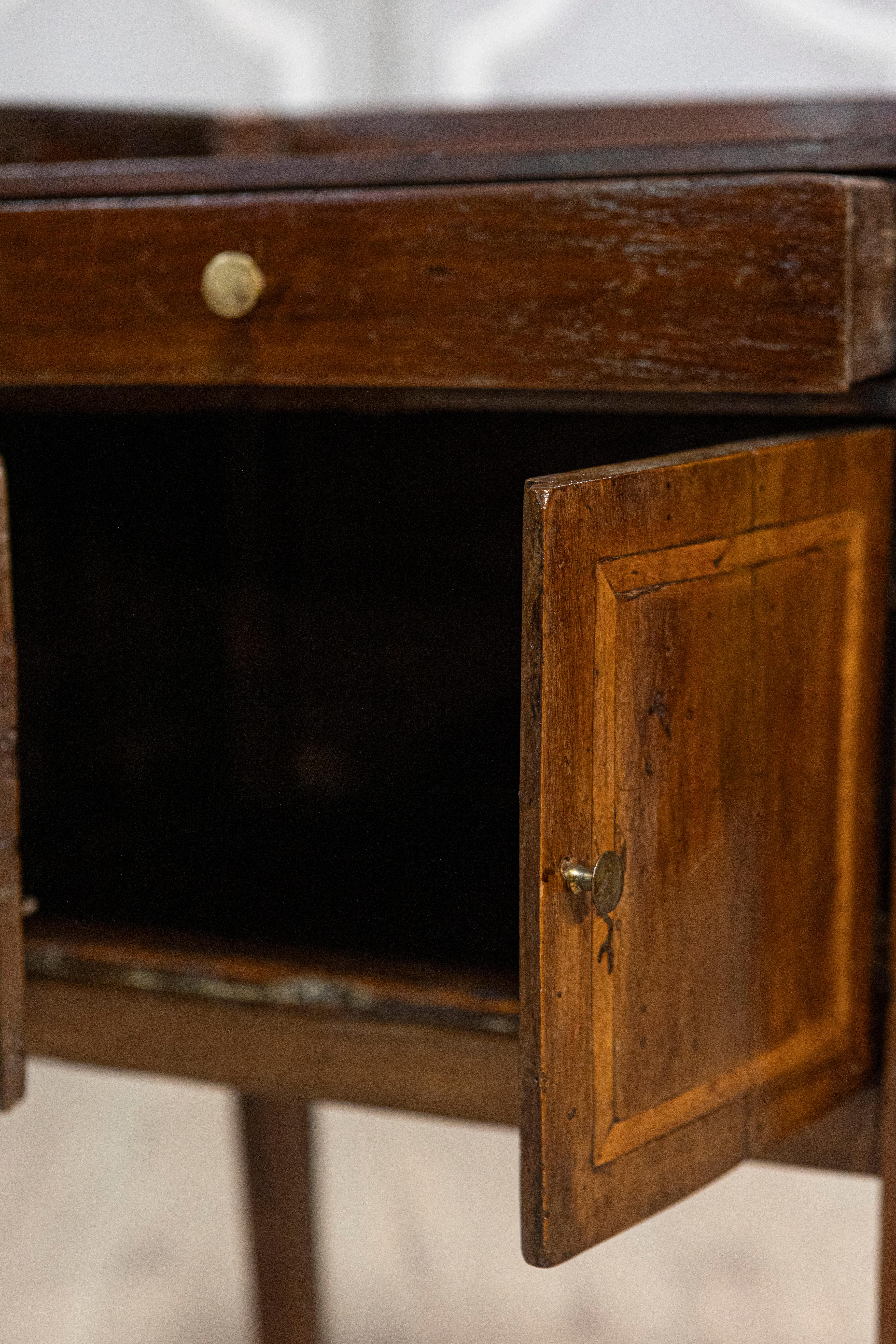 Italian 19th Century Walnut Nightstand Table with Ash Inlaid Banding For Sale 3