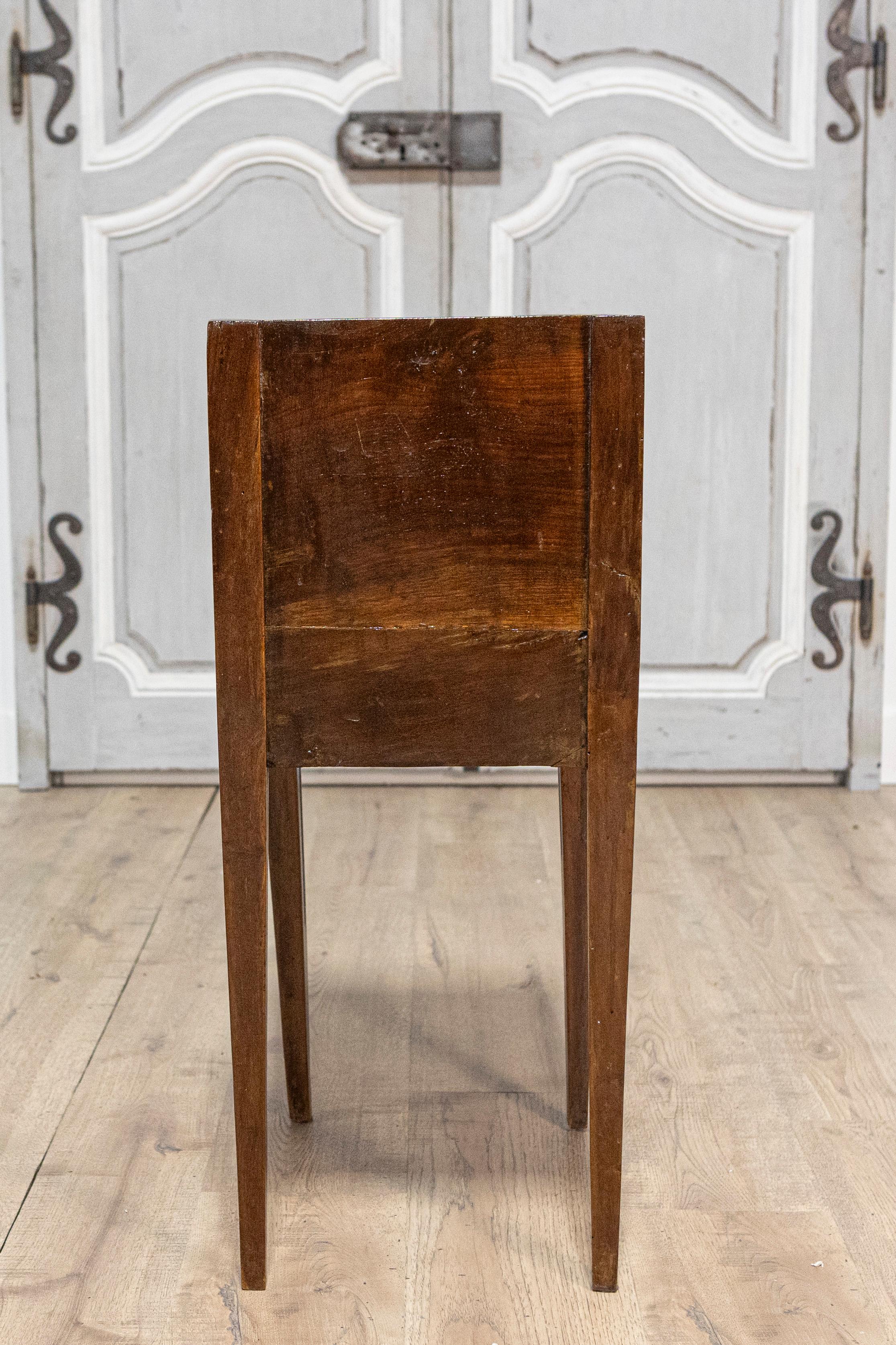 Italian 19th Century Walnut Nightstand Table with Ash Inlaid Banding For Sale 5