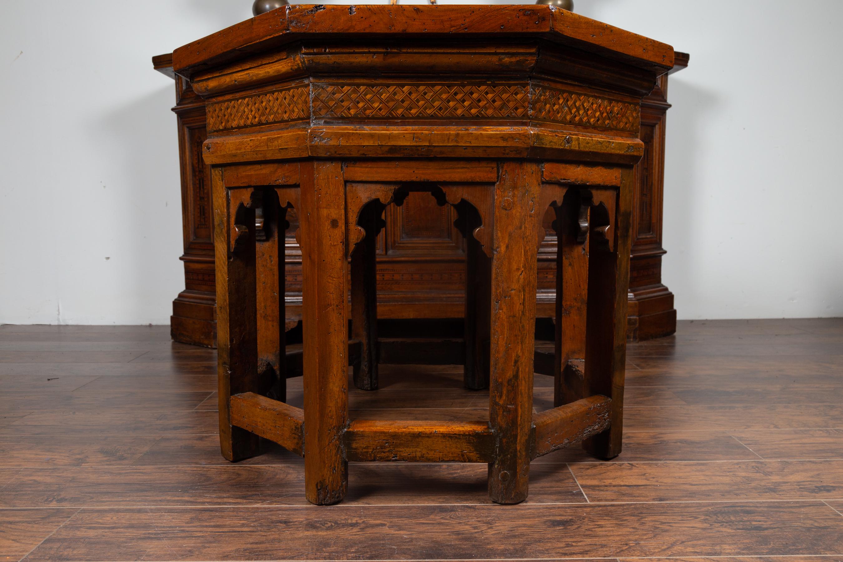 Italian 19th Century Walnut Octagonal Table with Inlaid Trompe-l'Œil Motifs For Sale 8