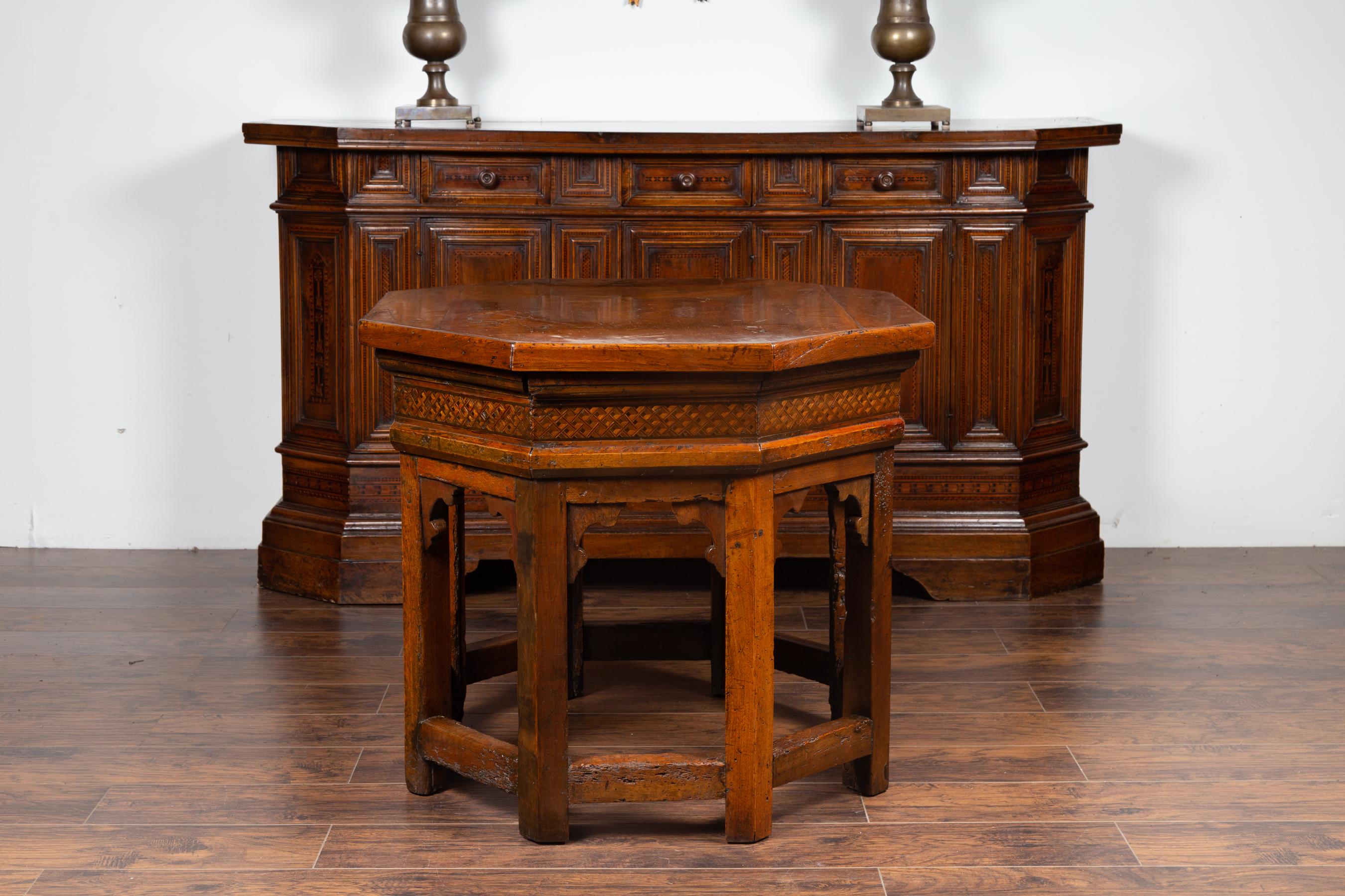 Italian 19th Century Walnut Octagonal Table with Inlaid Trompe-l'Œil Motifs For Sale 12
