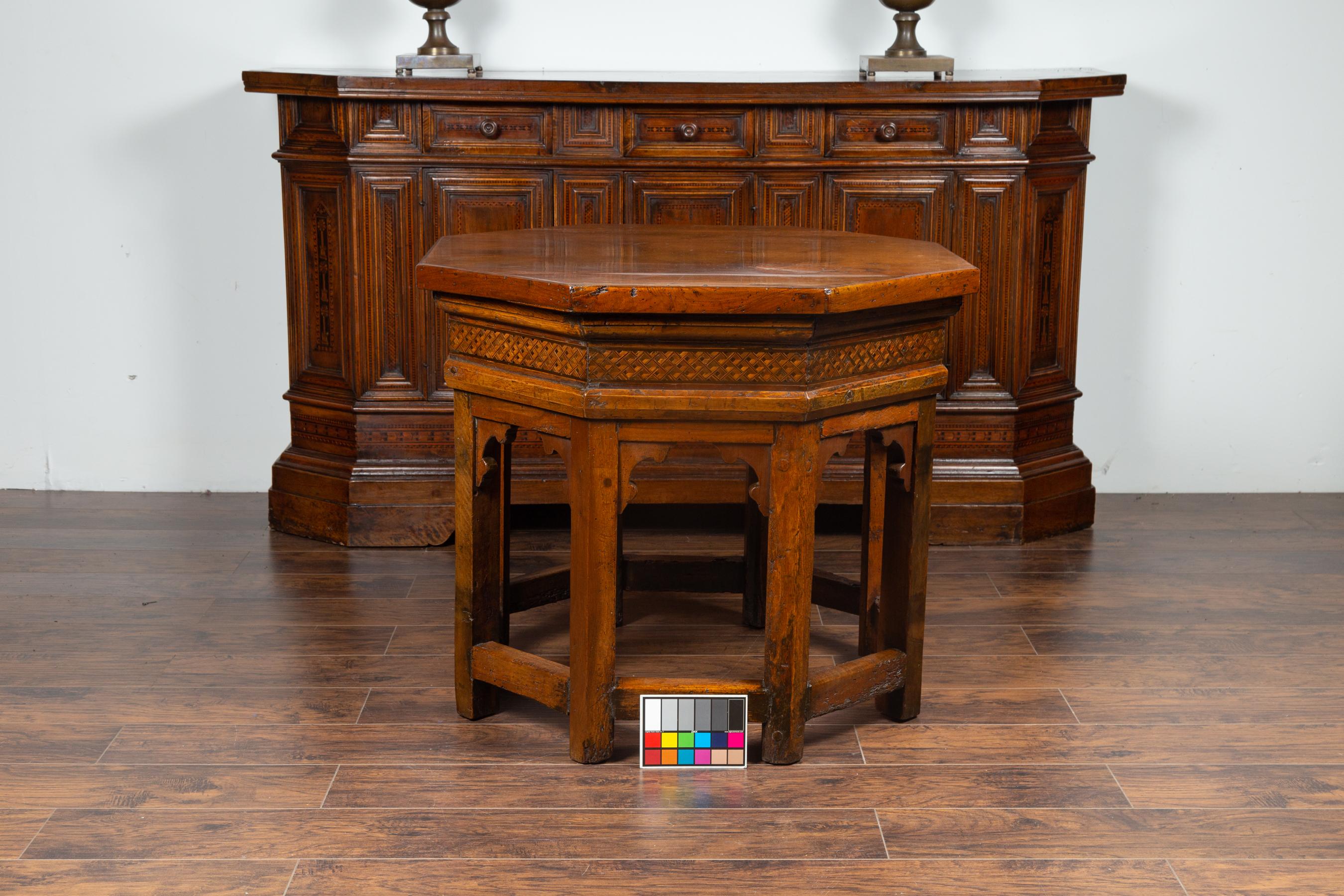 Italian 19th Century Walnut Octagonal Table with Inlaid Trompe-l'Œil Motifs For Sale 13