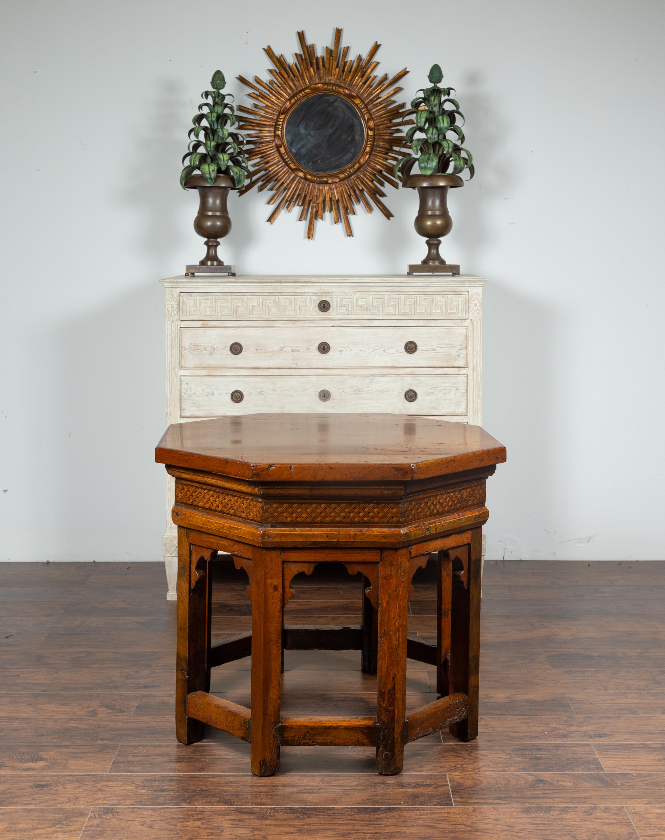Italian 19th Century Walnut Octagonal Table with Inlaid Trompe-l'Œil Motifs In Good Condition For Sale In Atlanta, GA