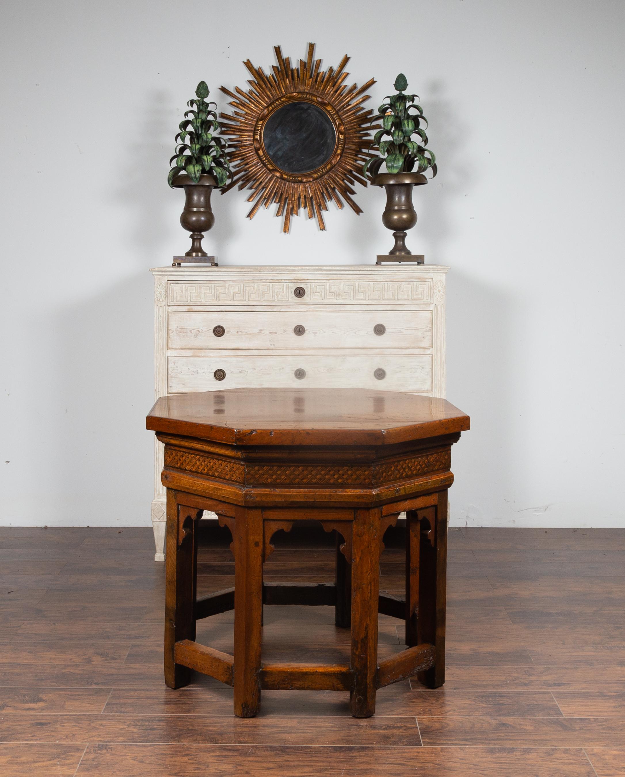 Italian 19th Century Walnut Octagonal Table with Inlaid Trompe-l'Œil Motifs For Sale 1