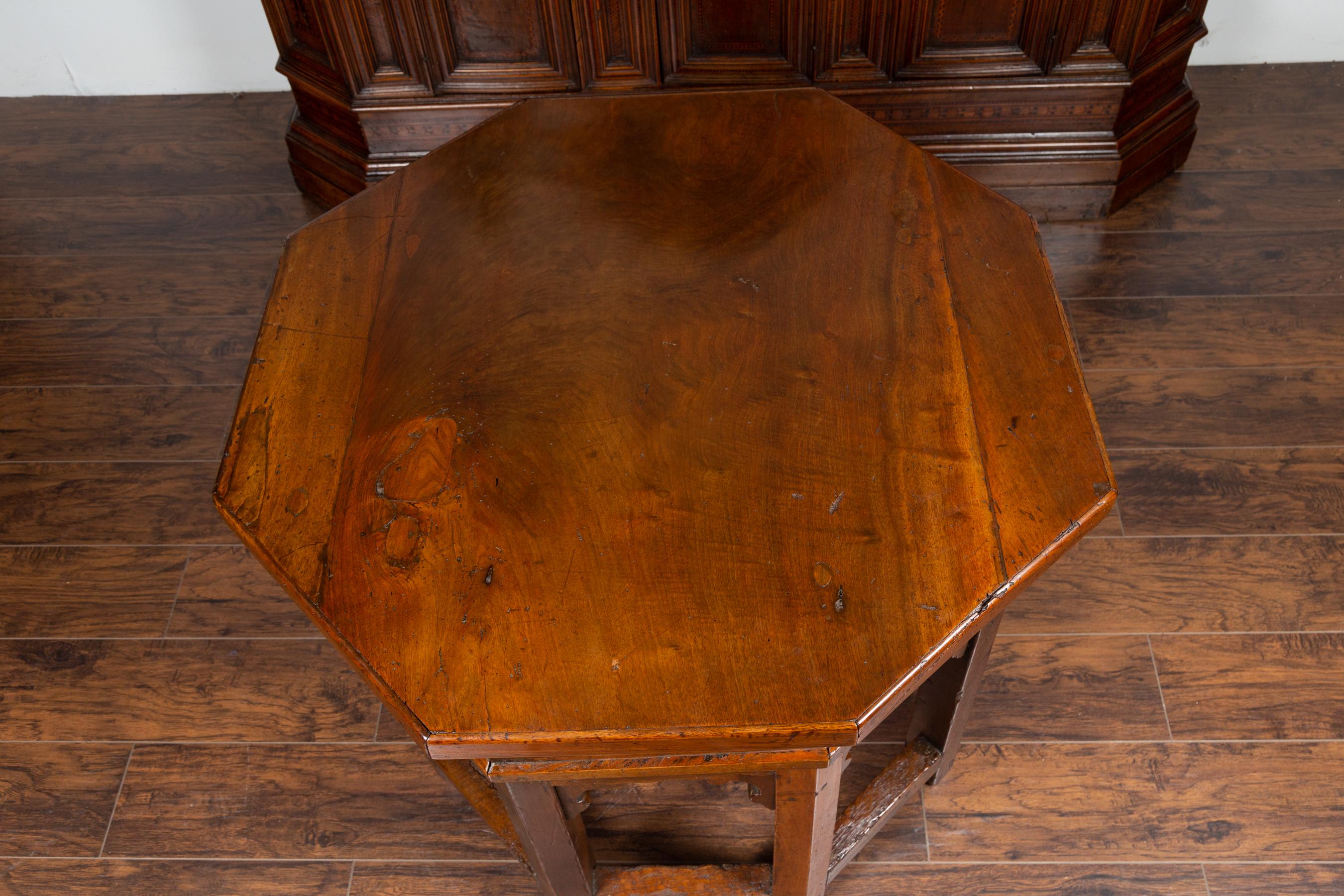 Italian 19th Century Walnut Octagonal Table with Inlaid Trompe-l'Œil Motifs For Sale 2