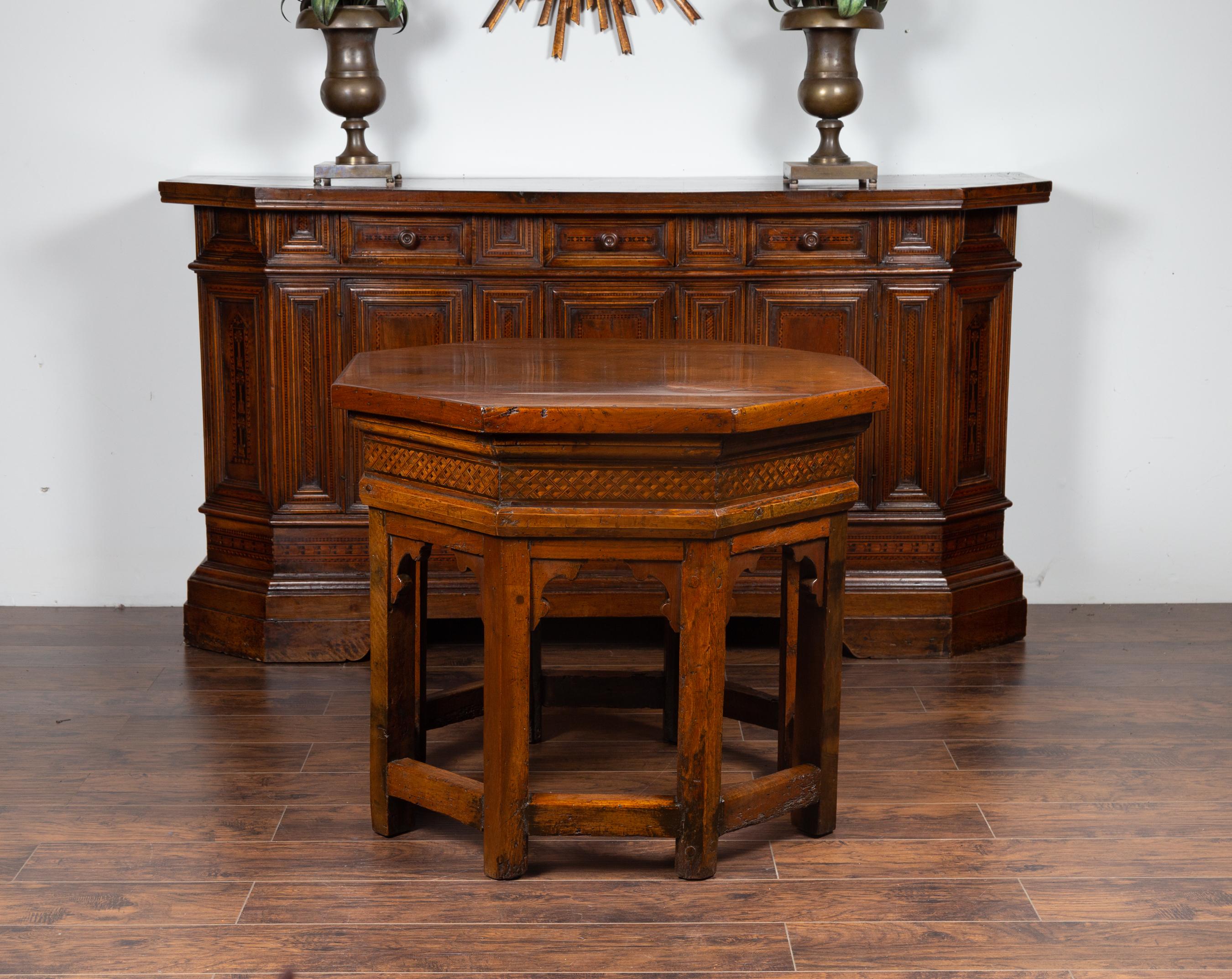 Italian 19th Century Walnut Octagonal Table with Inlaid Trompe-l'Œil Motifs For Sale 3