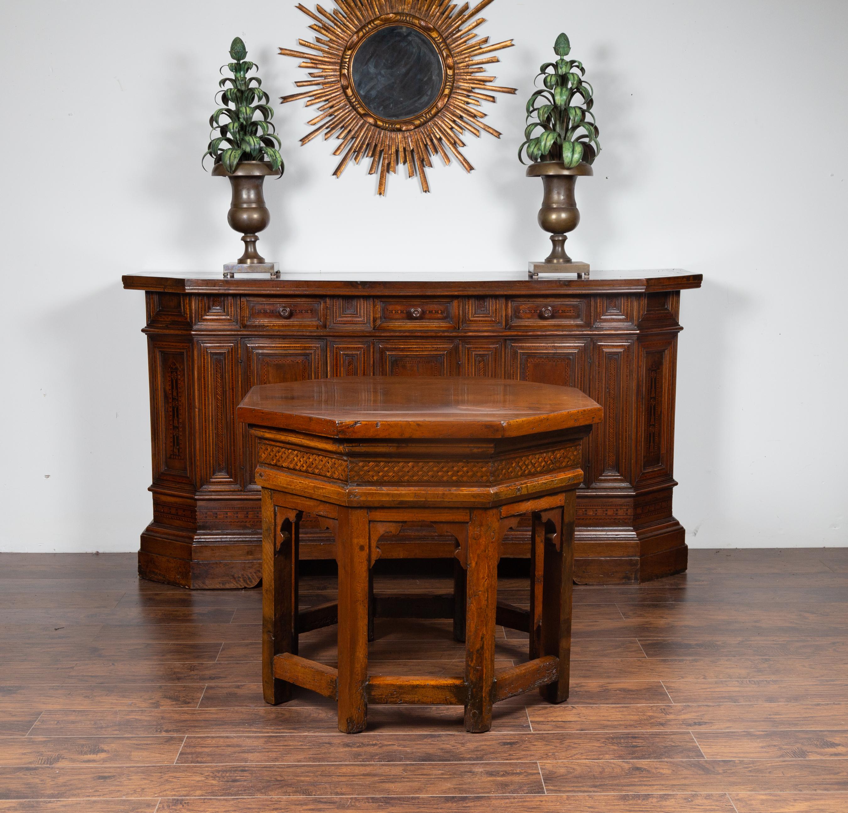 Italian 19th Century Walnut Octagonal Table with Inlaid Trompe-l'Œil Motifs For Sale 4
