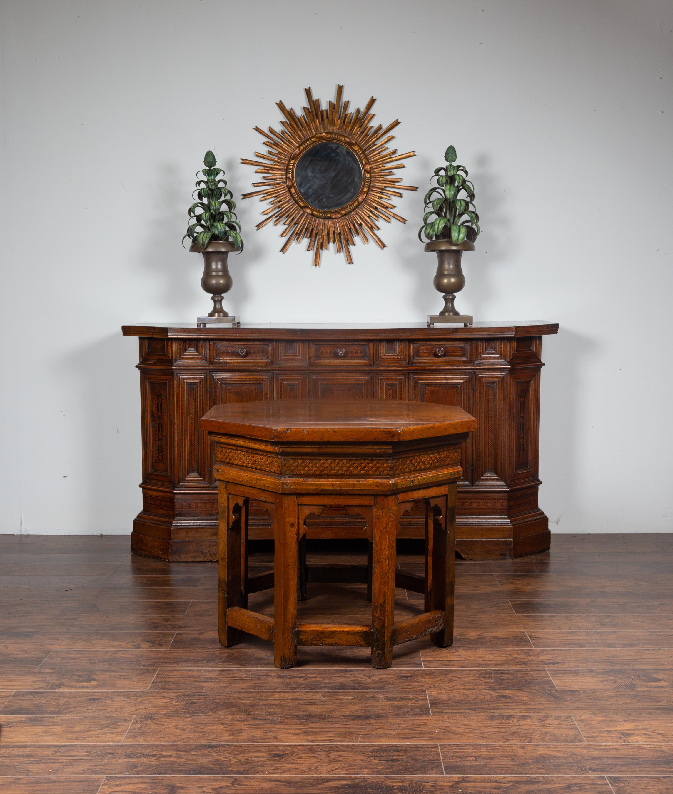 Italian 19th Century Walnut Octagonal Table with Inlaid Trompe-l'Œil Motifs For Sale 5