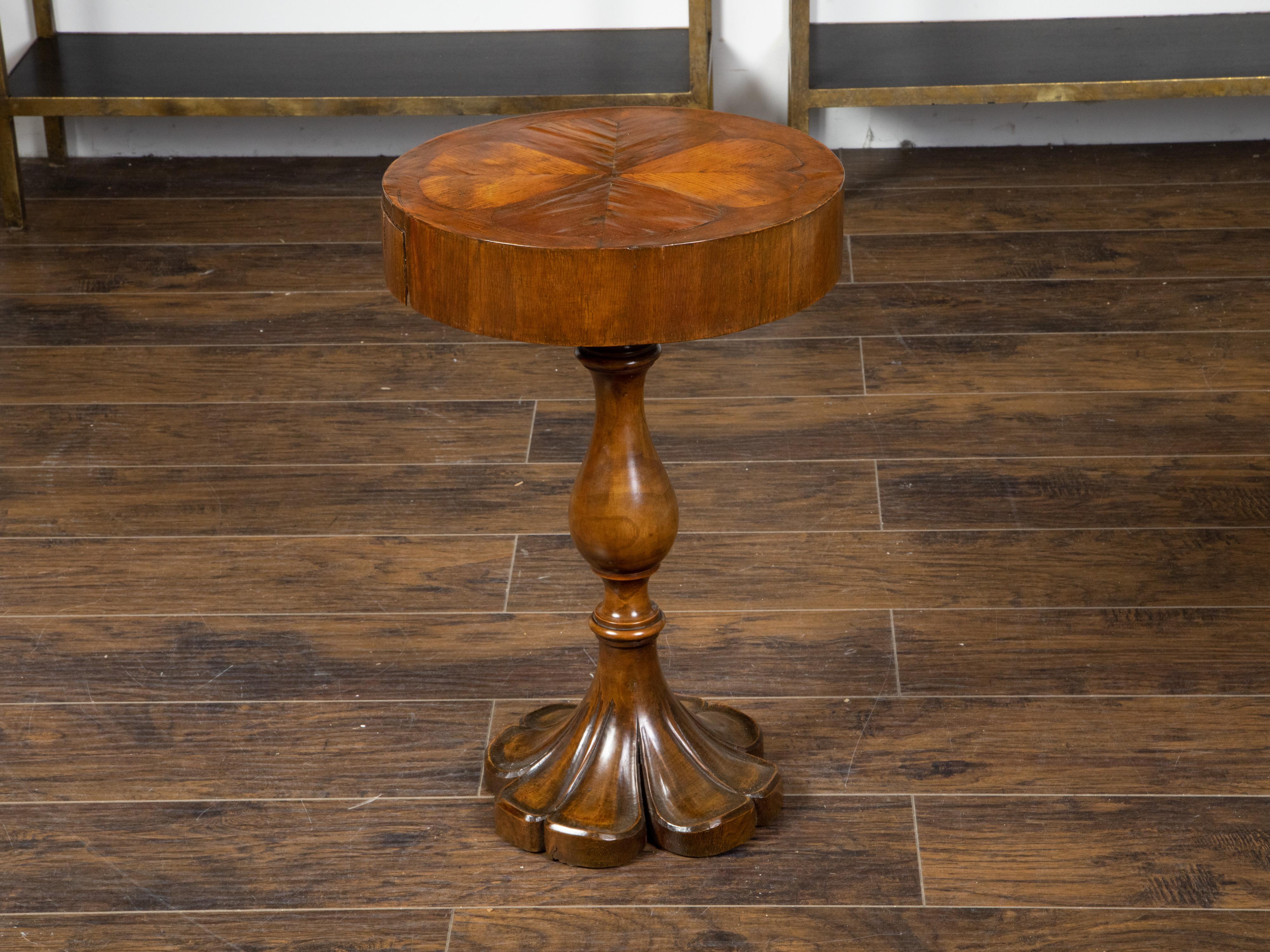 Italian 19th Century Walnut Pedestal Side Table with Heart-Shape Inlaid Top In Good Condition In Atlanta, GA