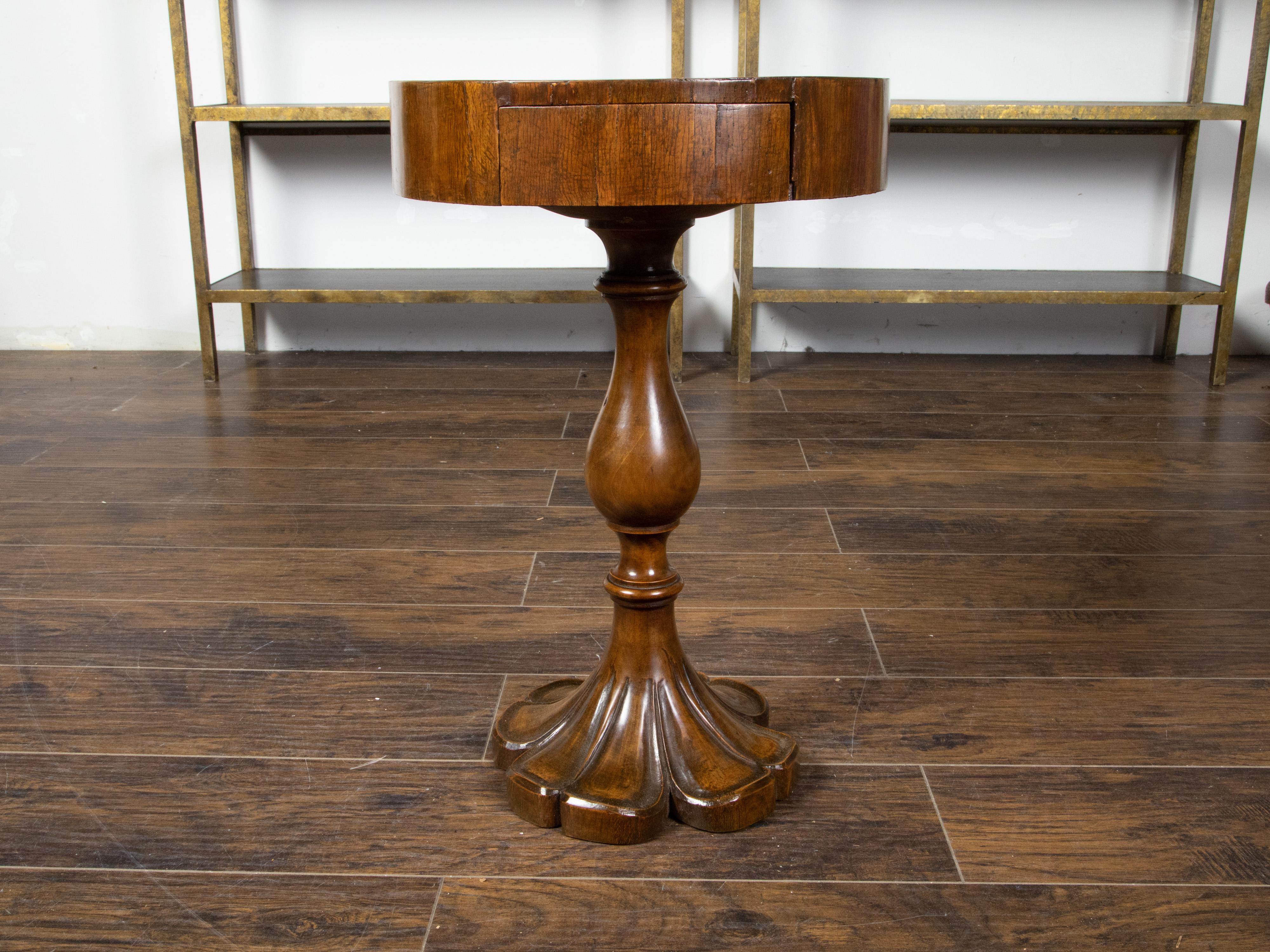 Italian 19th Century Walnut Pedestal Side Table with Heart-Shape Inlaid Top 2