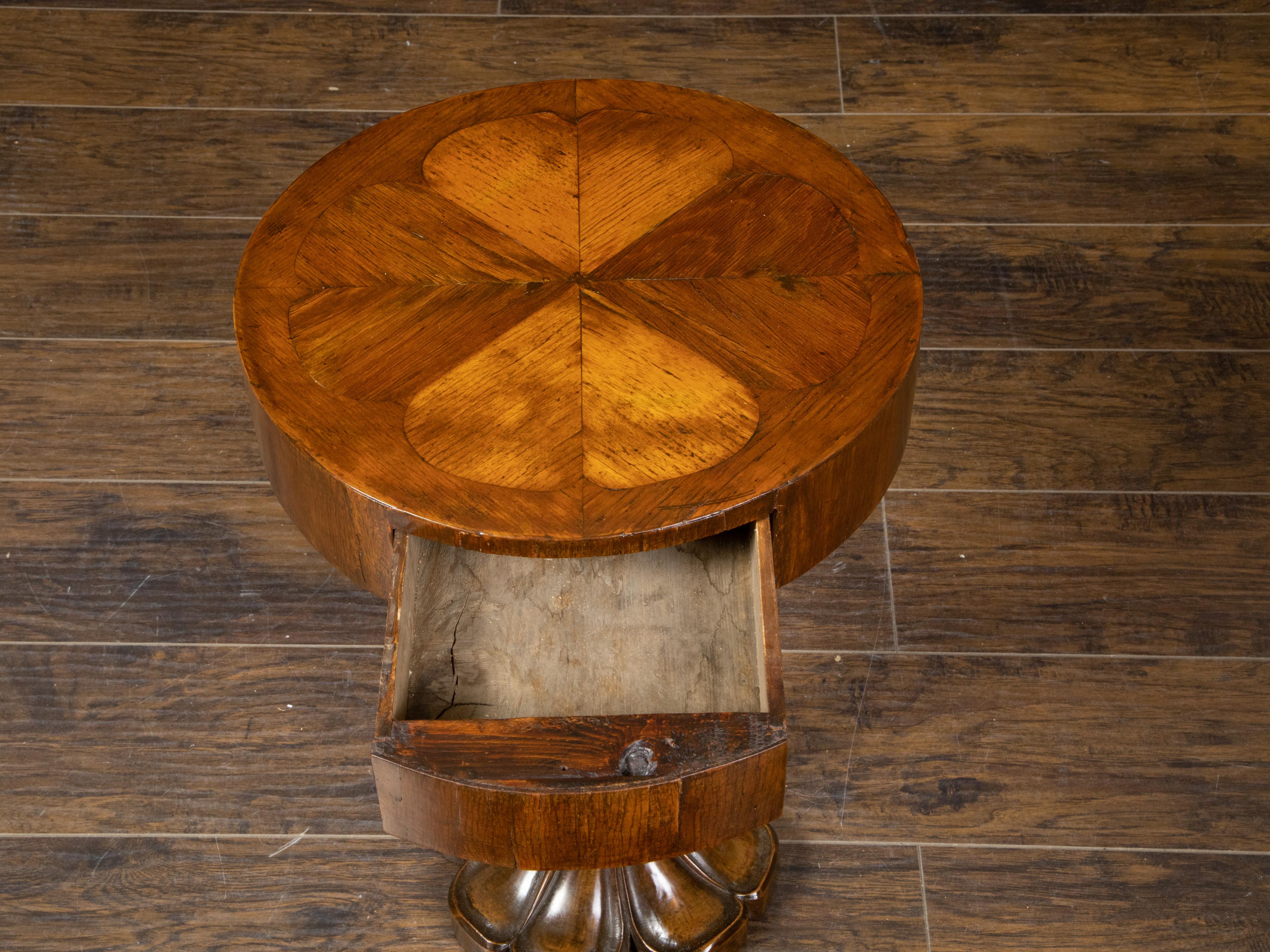 Italian 19th Century Walnut Pedestal Side Table with Heart-Shape Inlaid Top 4