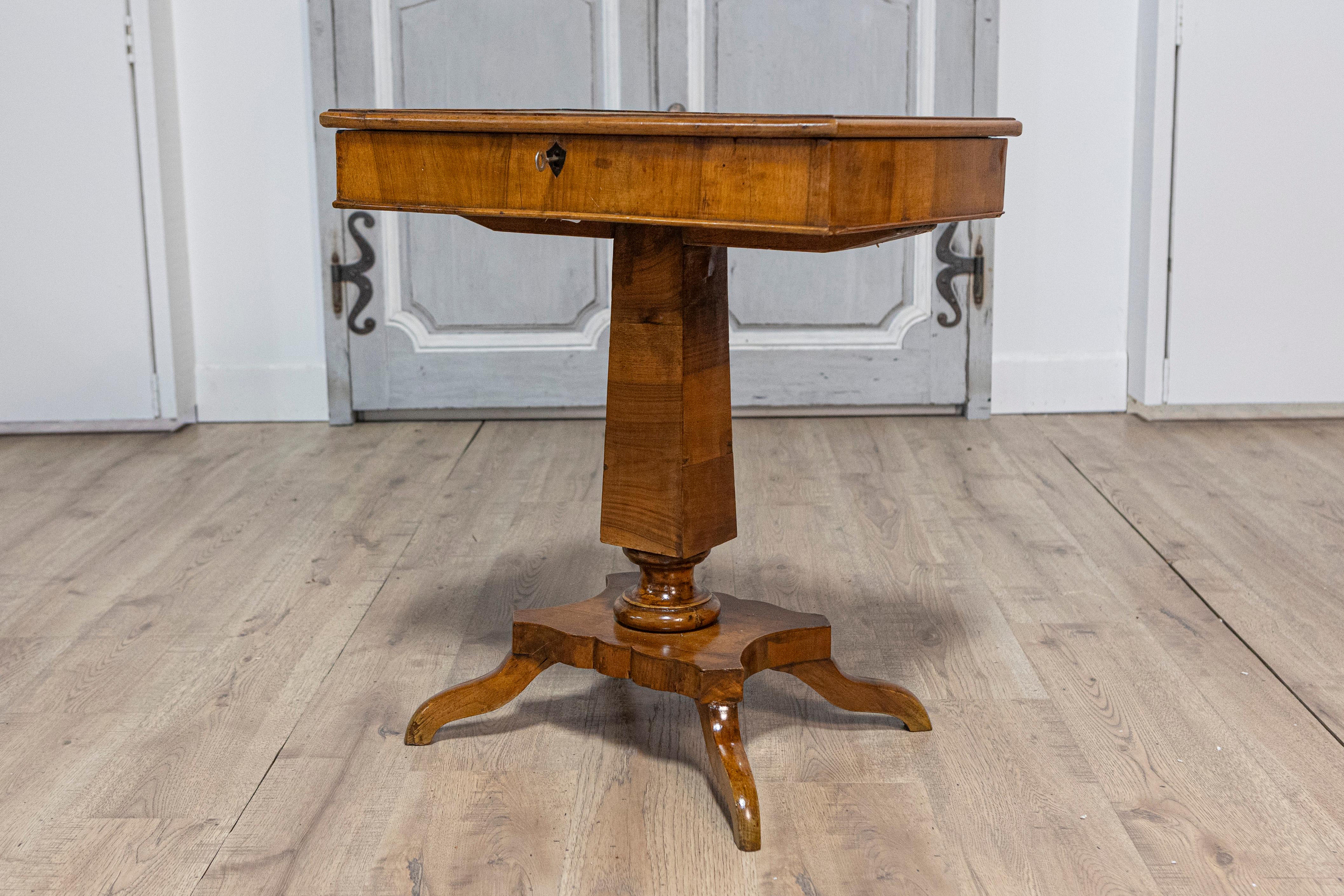 Italian 19th Century Walnut Pedestal Table with Quadripod Base and Single Drawer In Good Condition For Sale In Atlanta, GA