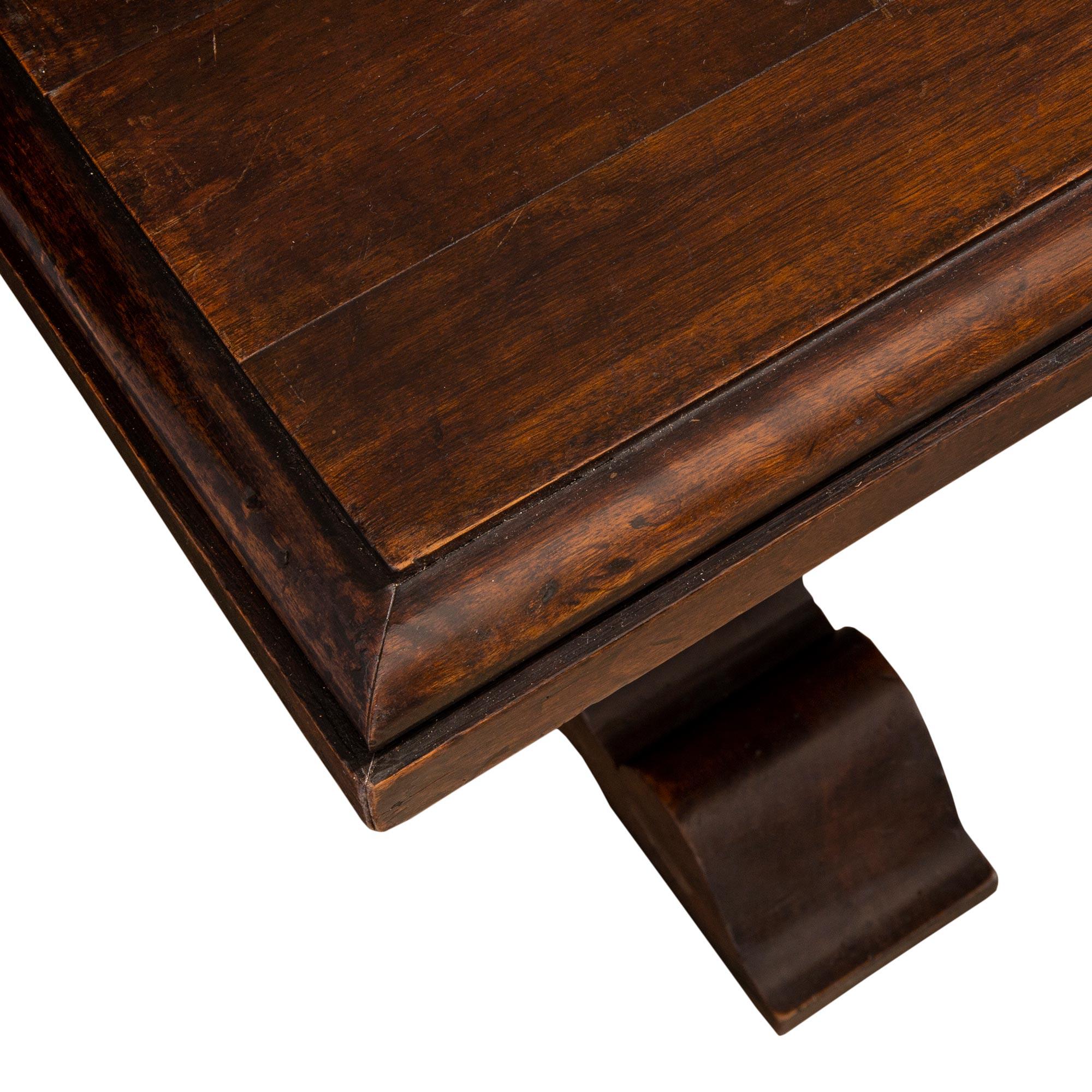 Noyer Table de salle à manger réfractaire italienne du 19ème siècle en noyer en vente