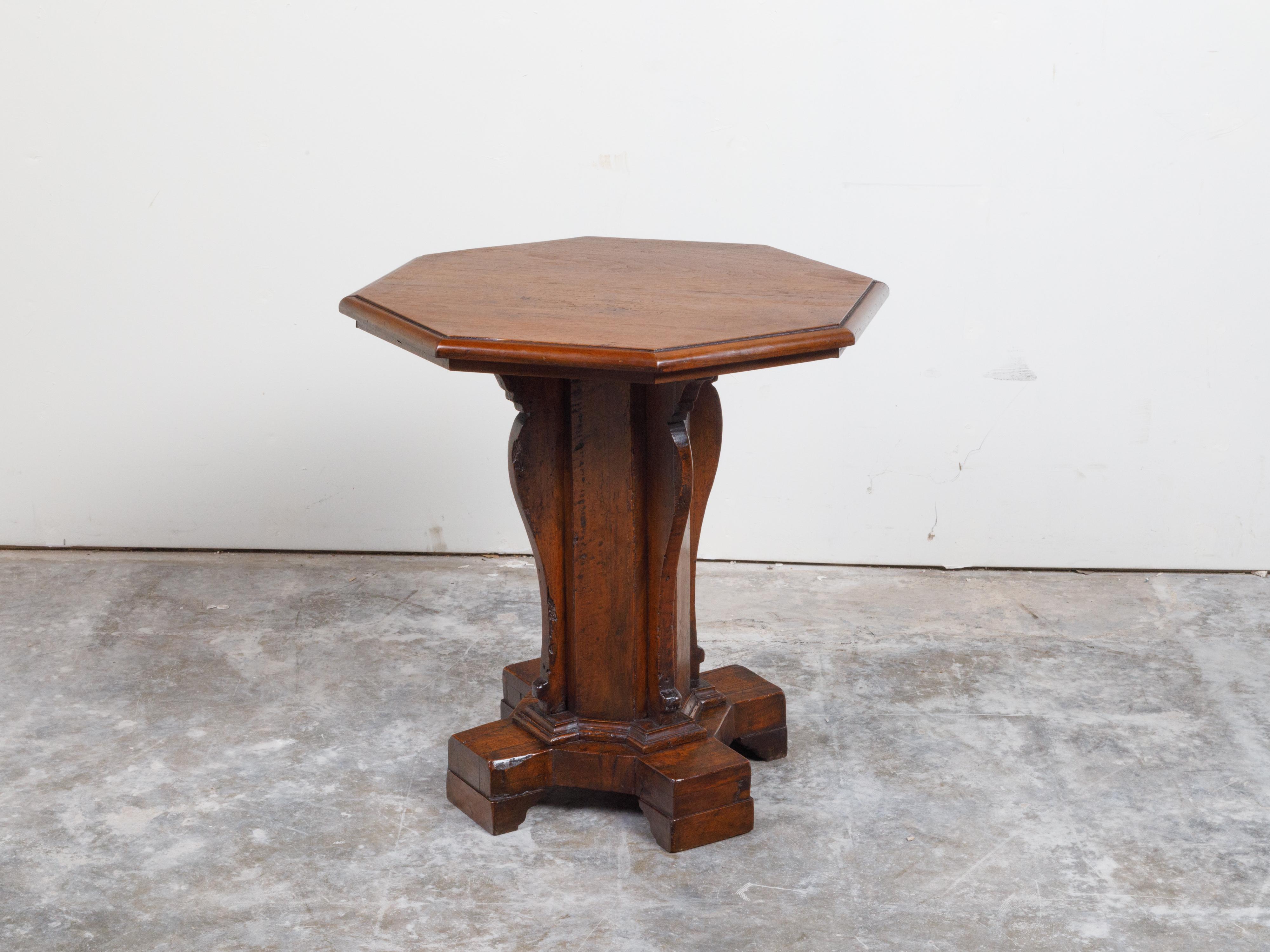 Italian 19th Century Walnut Side Table with Octagonal Top and Pedestal Base For Sale 10