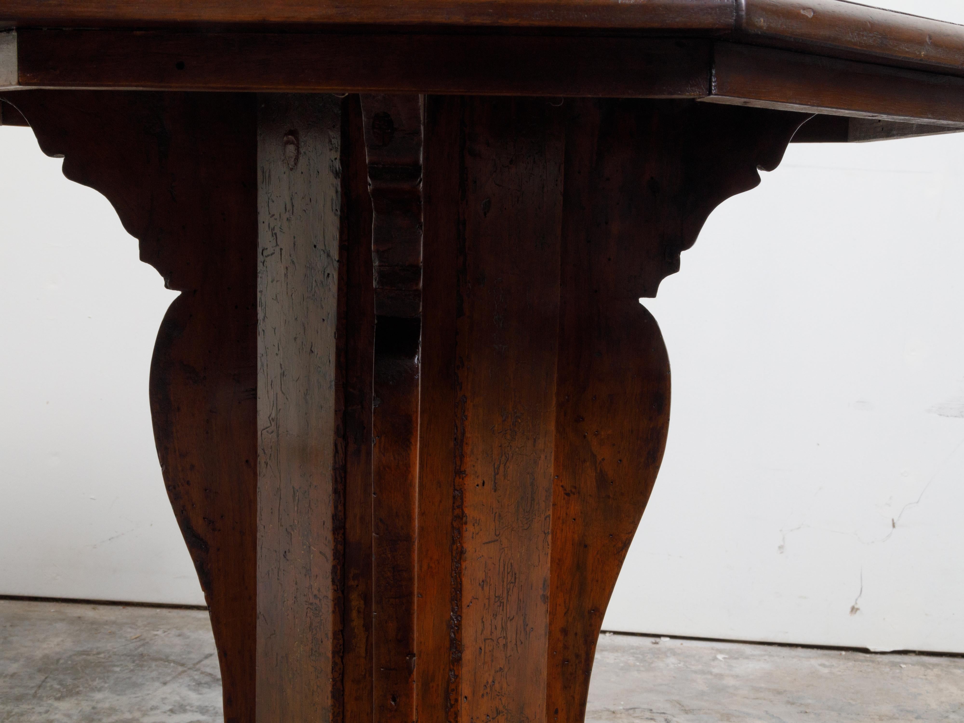 Italian 19th Century Walnut Side Table with Octagonal Top and Pedestal Base For Sale 4