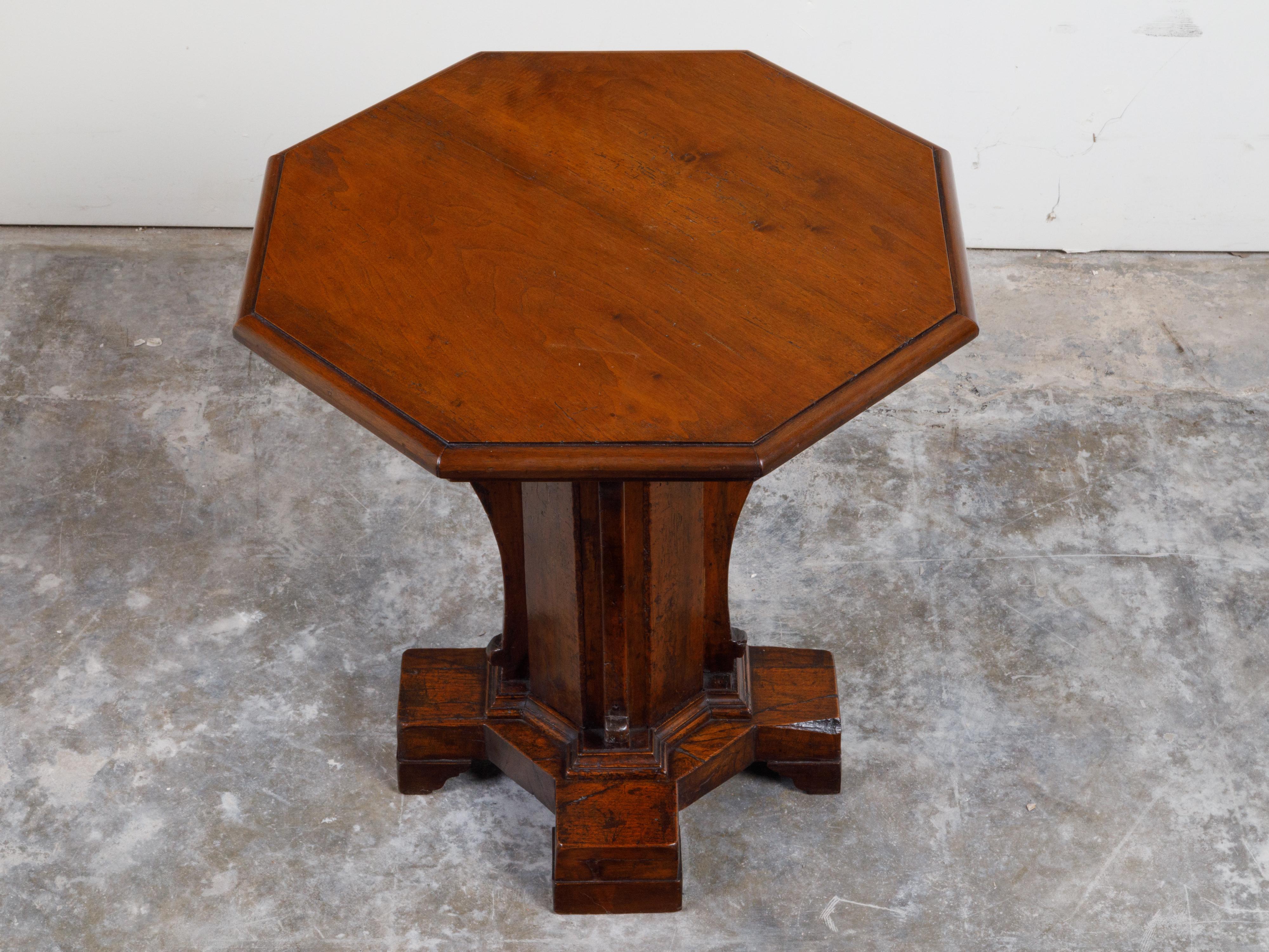 Italian 19th Century Walnut Side Table with Octagonal Top and Pedestal Base For Sale 5