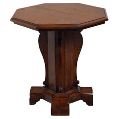 Mesa auxiliar italiana de nogal del siglo XIX con tablero octogonal y base de pedestal