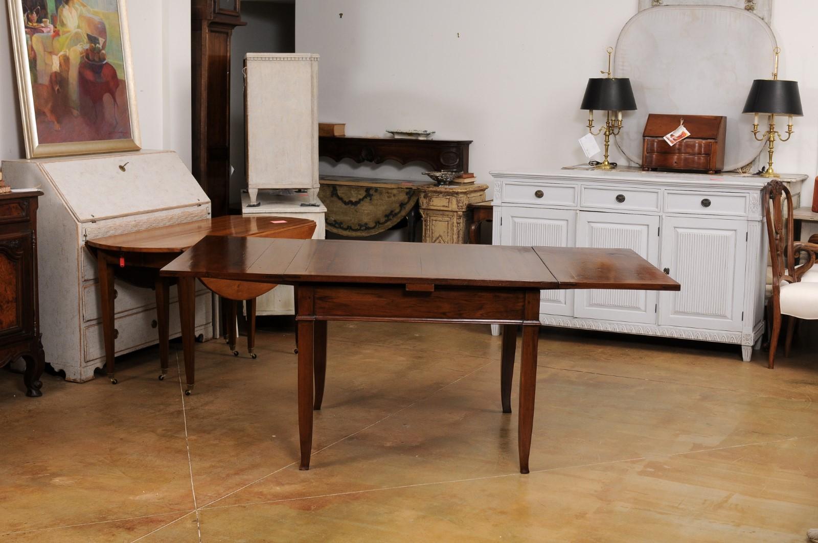 Italian, 19th Century, Walnut Table with Two Extending Leaves and Curving Legs For Sale 7