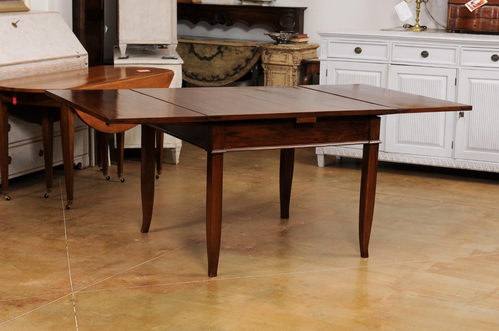 Italian, 19th Century, Walnut Table with Two Extending Leaves and Curving Legs For Sale 8