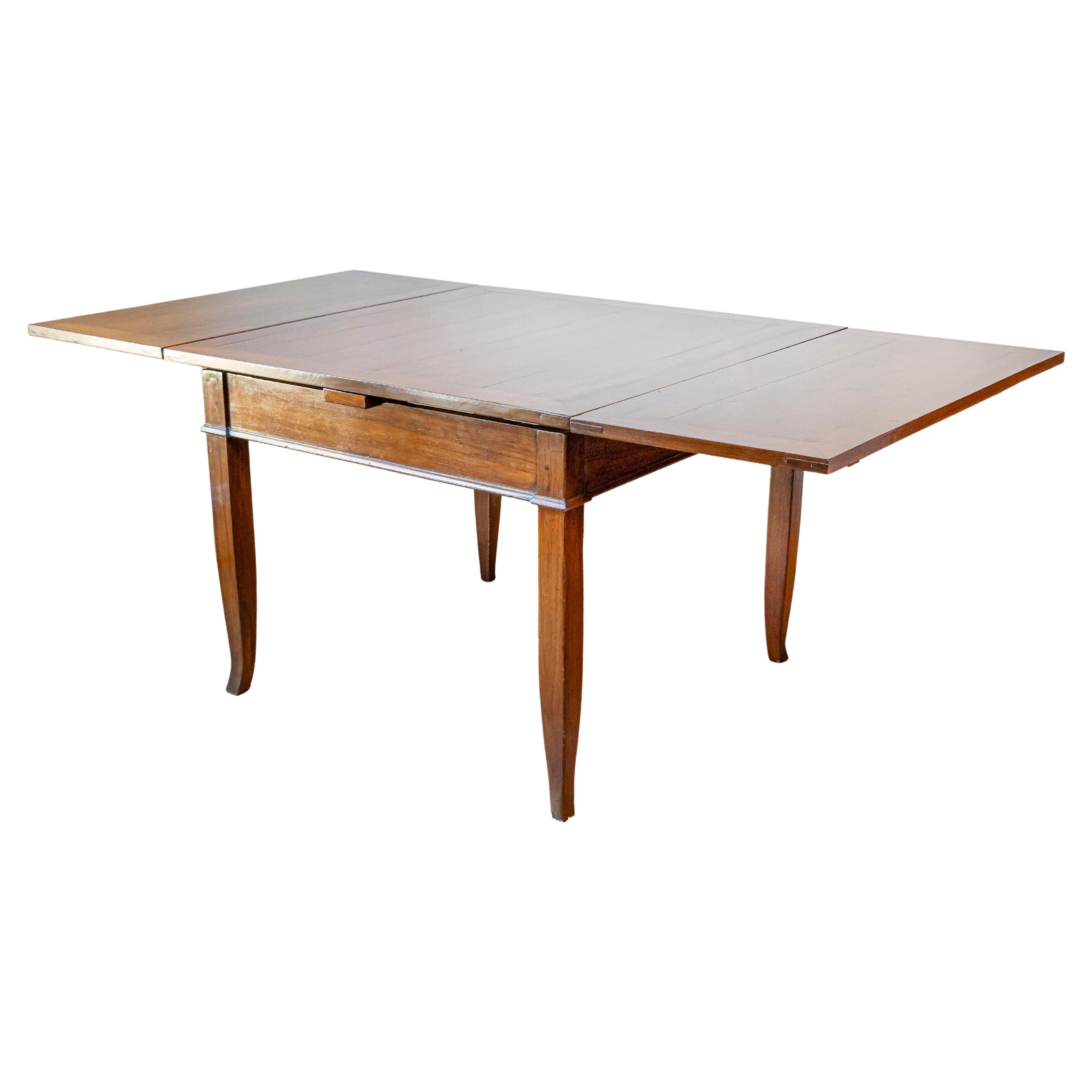 Italian, 19th Century, Walnut Table with Two Extending Leaves and Curving Legs