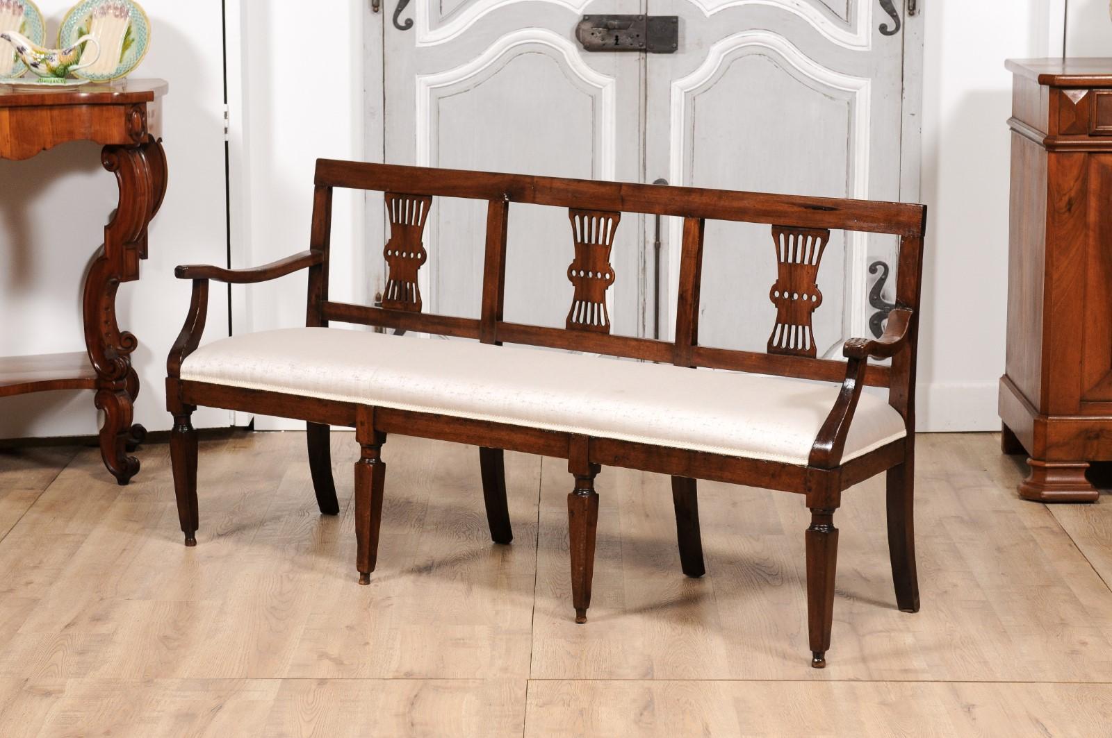 Italian 19th Century Walnut Three-Seater Bench with Carved Splats and Upholstery For Sale 7