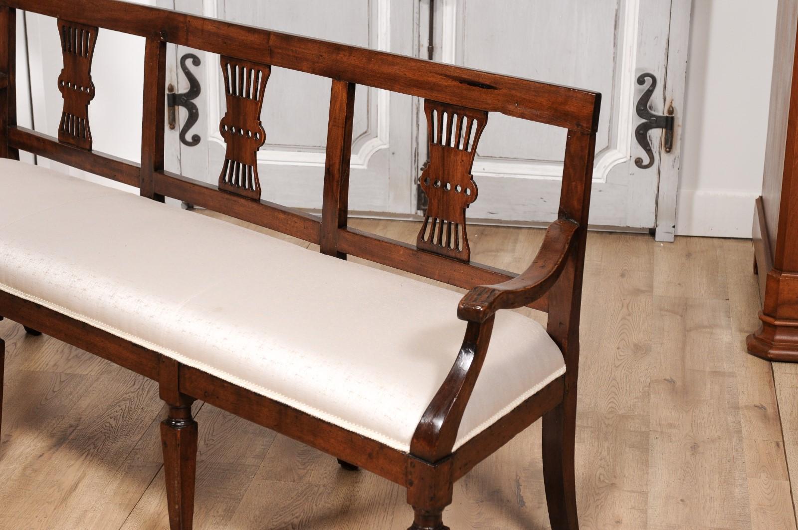 Italian 19th Century Walnut Three-Seater Bench with Carved Splats and Upholstery For Sale 8