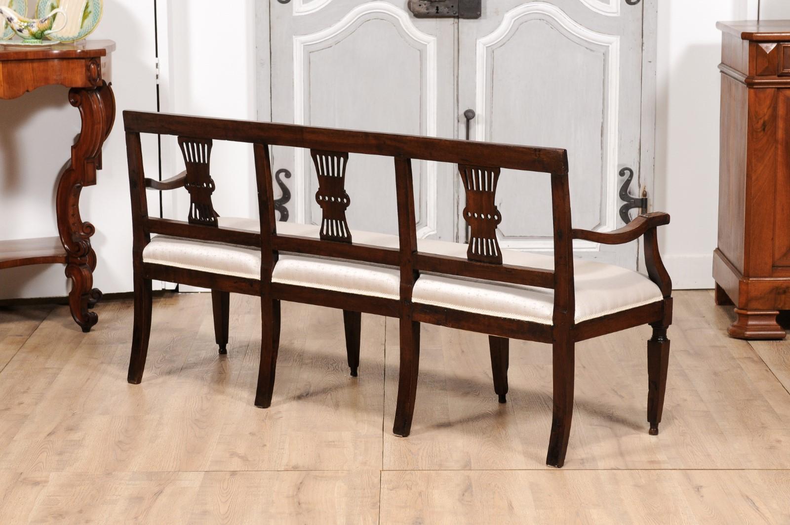 Italian 19th Century Walnut Three-Seater Bench with Carved Splats and Upholstery For Sale 3