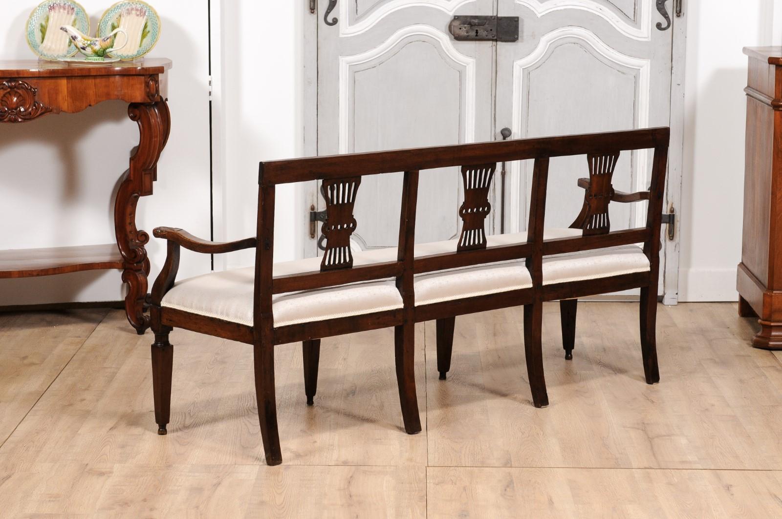 Italian 19th Century Walnut Three-Seater Bench with Carved Splats and Upholstery For Sale 5