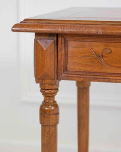 Mesa de escritorio italiana de nogal del siglo XIX