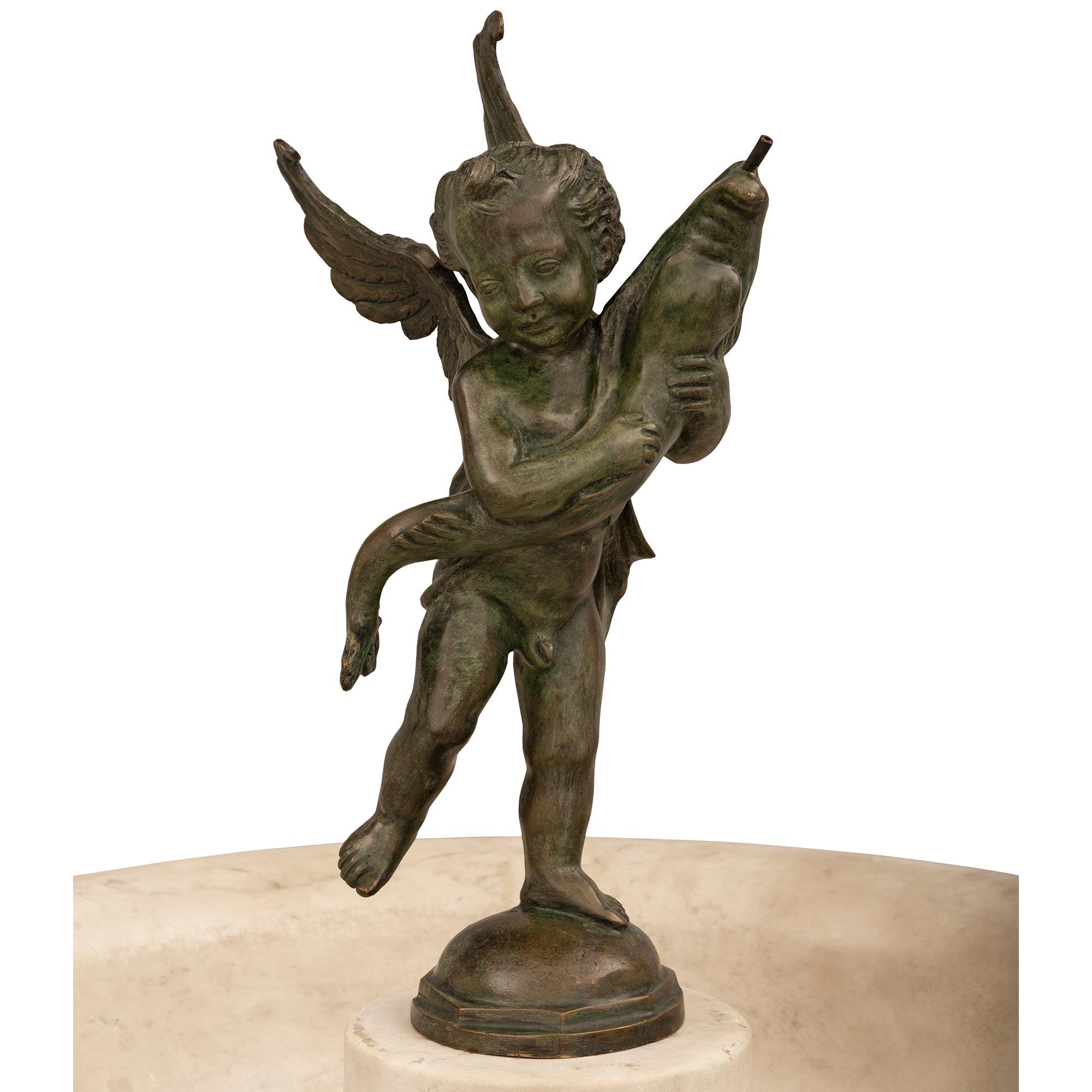 Fontaine italienne du 19ème siècle en marbre blanc de Carrare et bronze patiné Bon état - En vente à West Palm Beach, FL