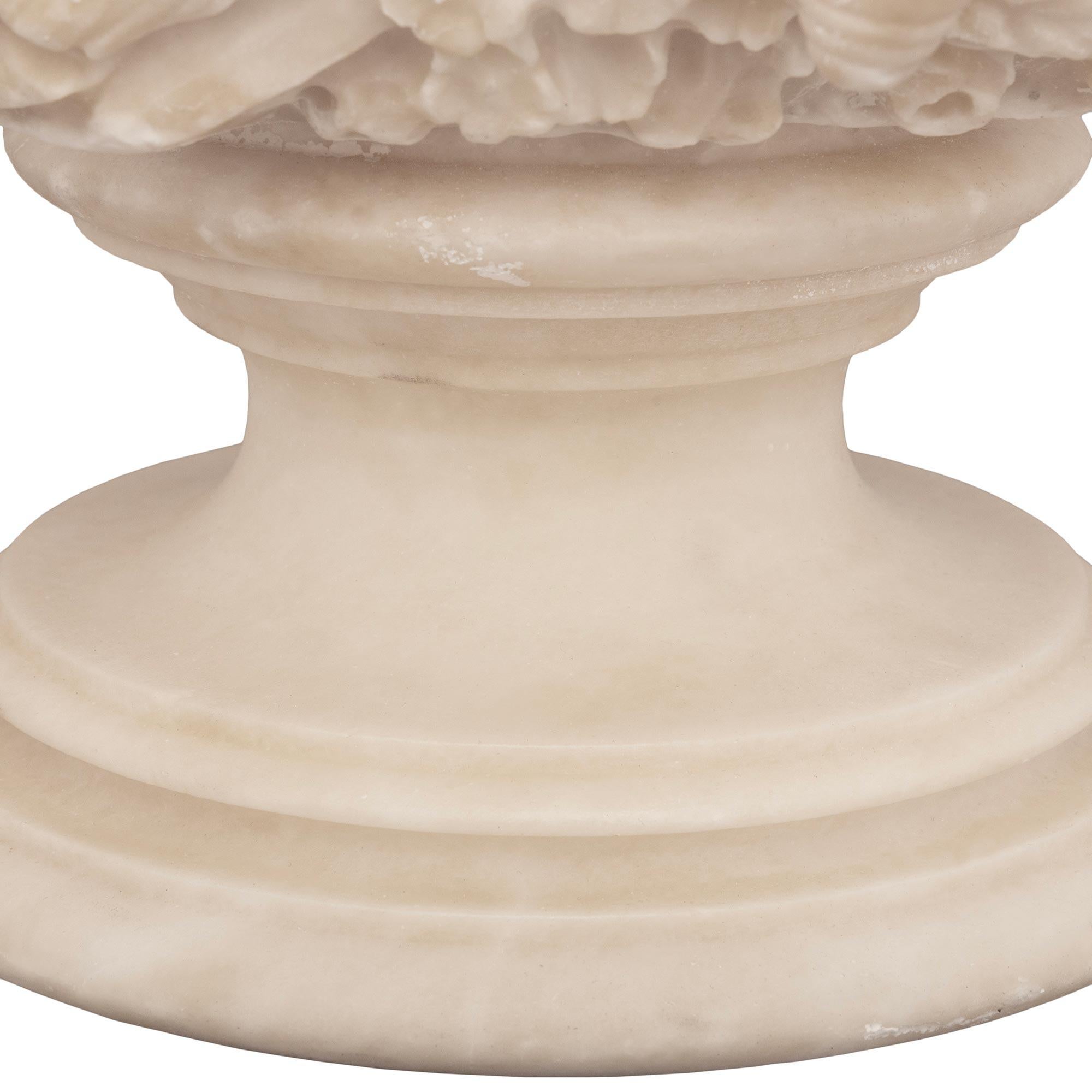 Busto in alabastro italiano del XIX secolo in vendita 4