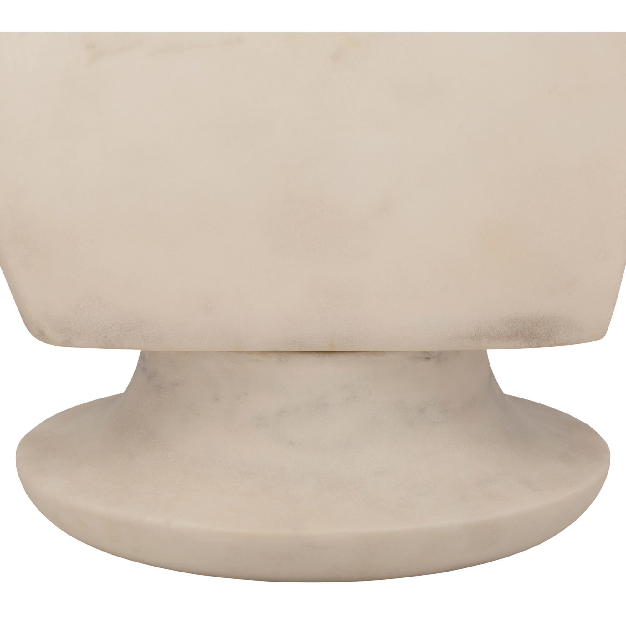 Busto in marmo bianco di Carrara del XIX secolo di un giovane Augusto di Prima Porta in vendita 3