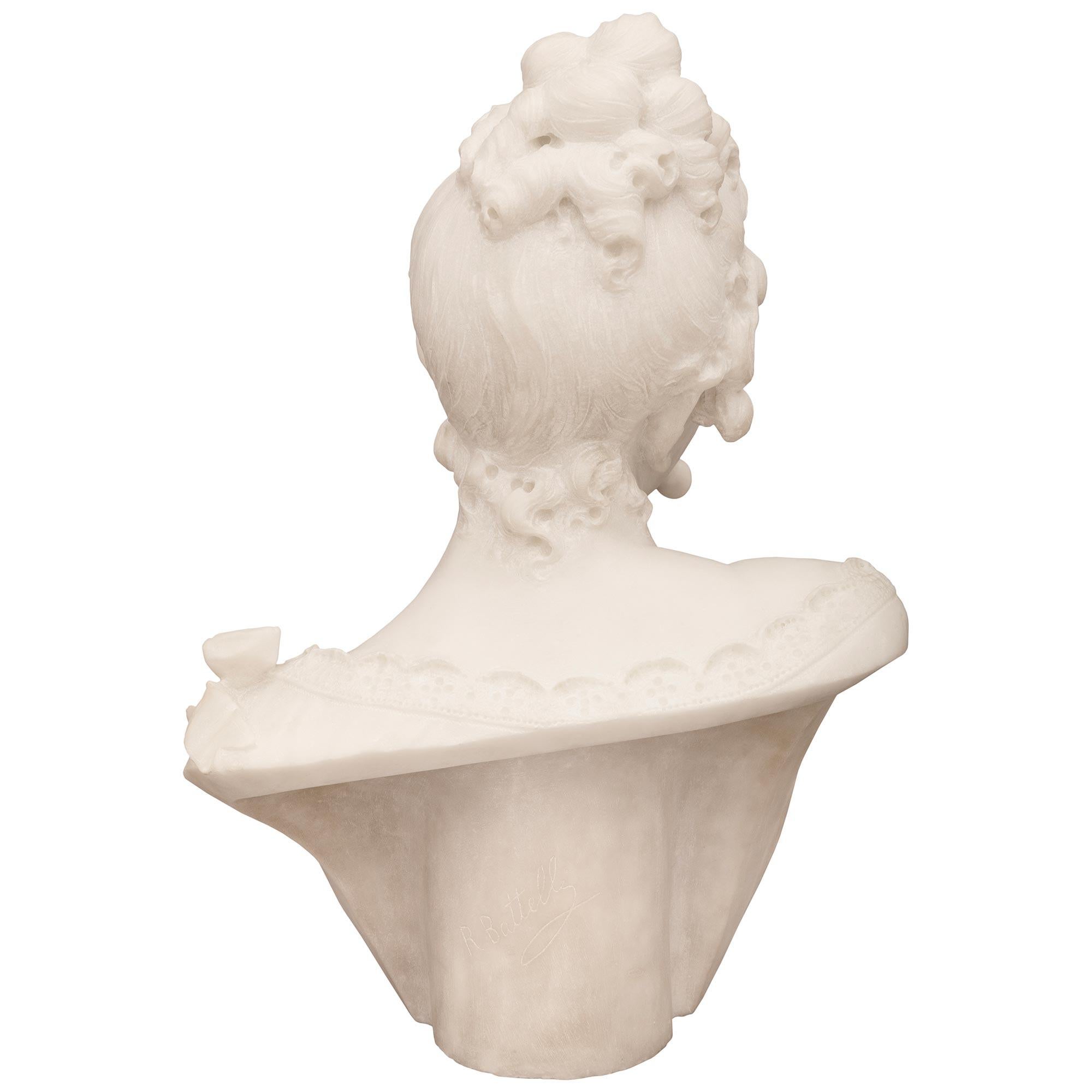 Buste d'une jeune fille en marbre blanc de Carrare italien du 19e siècle en vente 5
